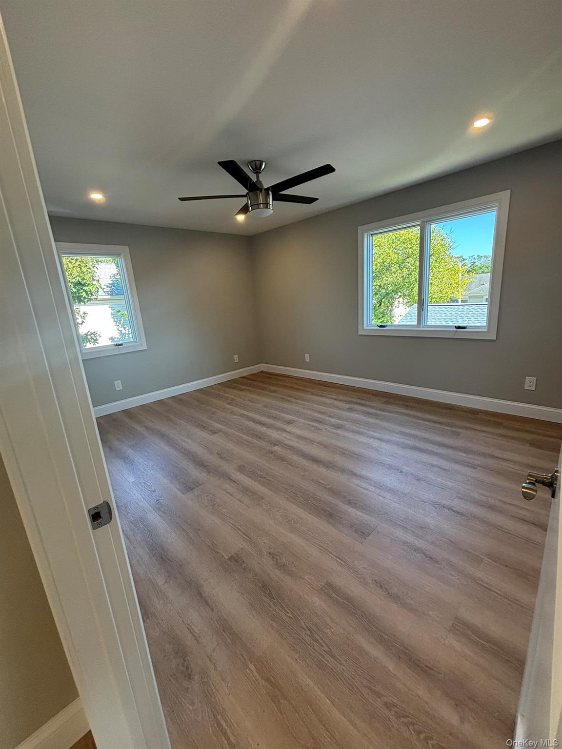 35 adams Avenue — photo 17