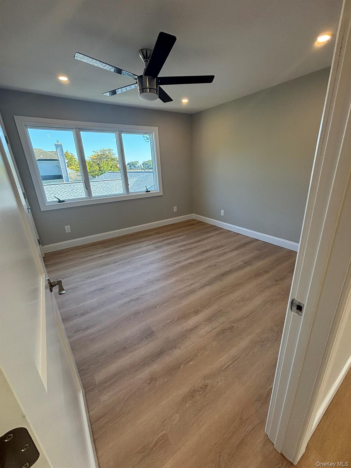 35 adams Avenue — photo 18