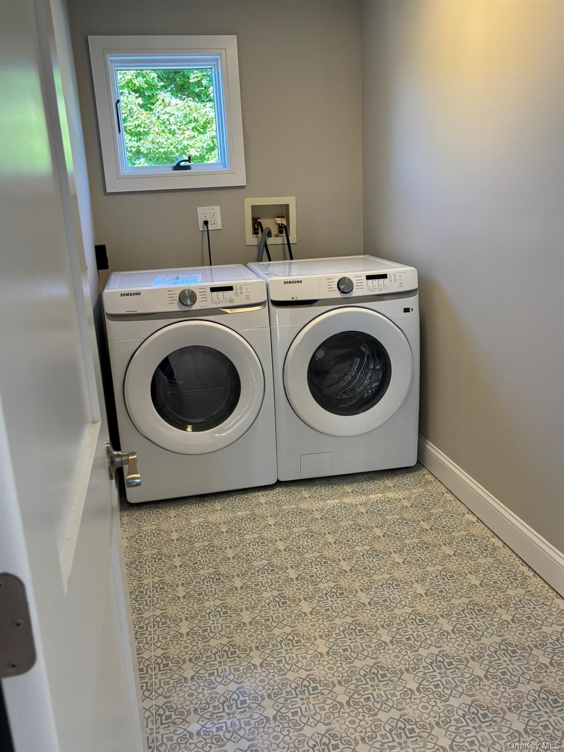 35 adams Avenue — photo 20