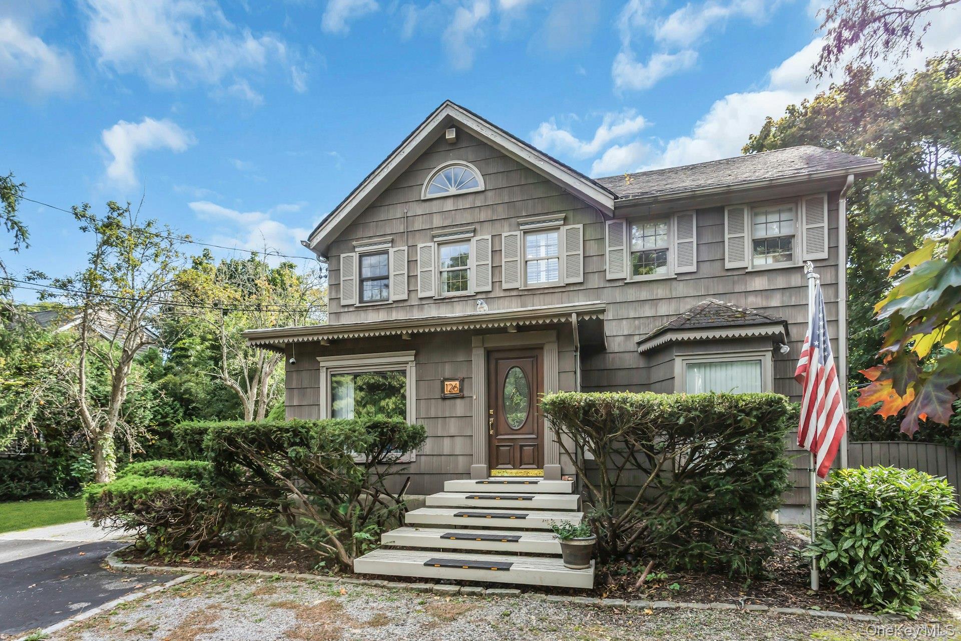 126 Harbor Hill Road, Roslyn Heights