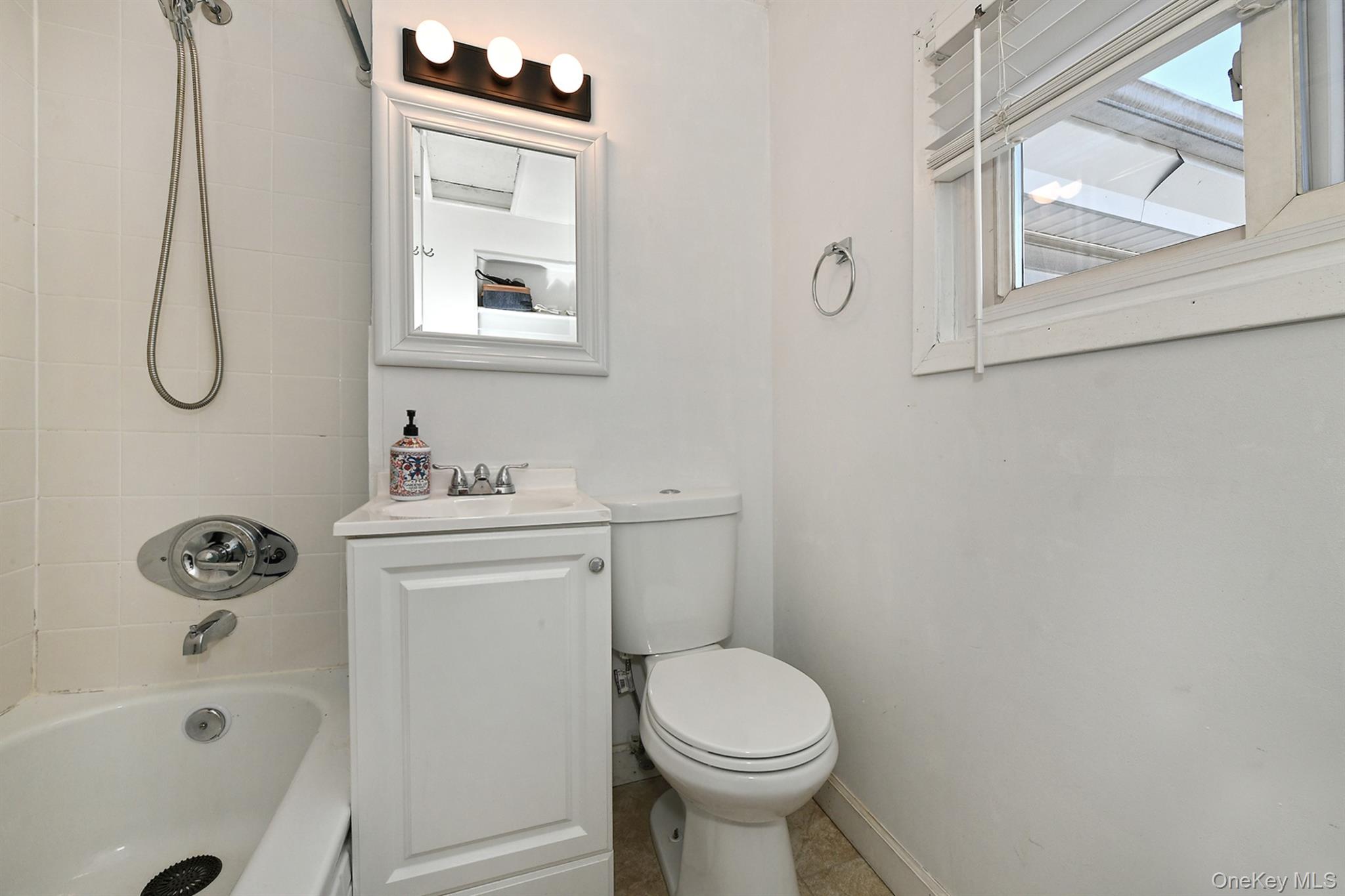 2086 Washington Avenue — photo 14
