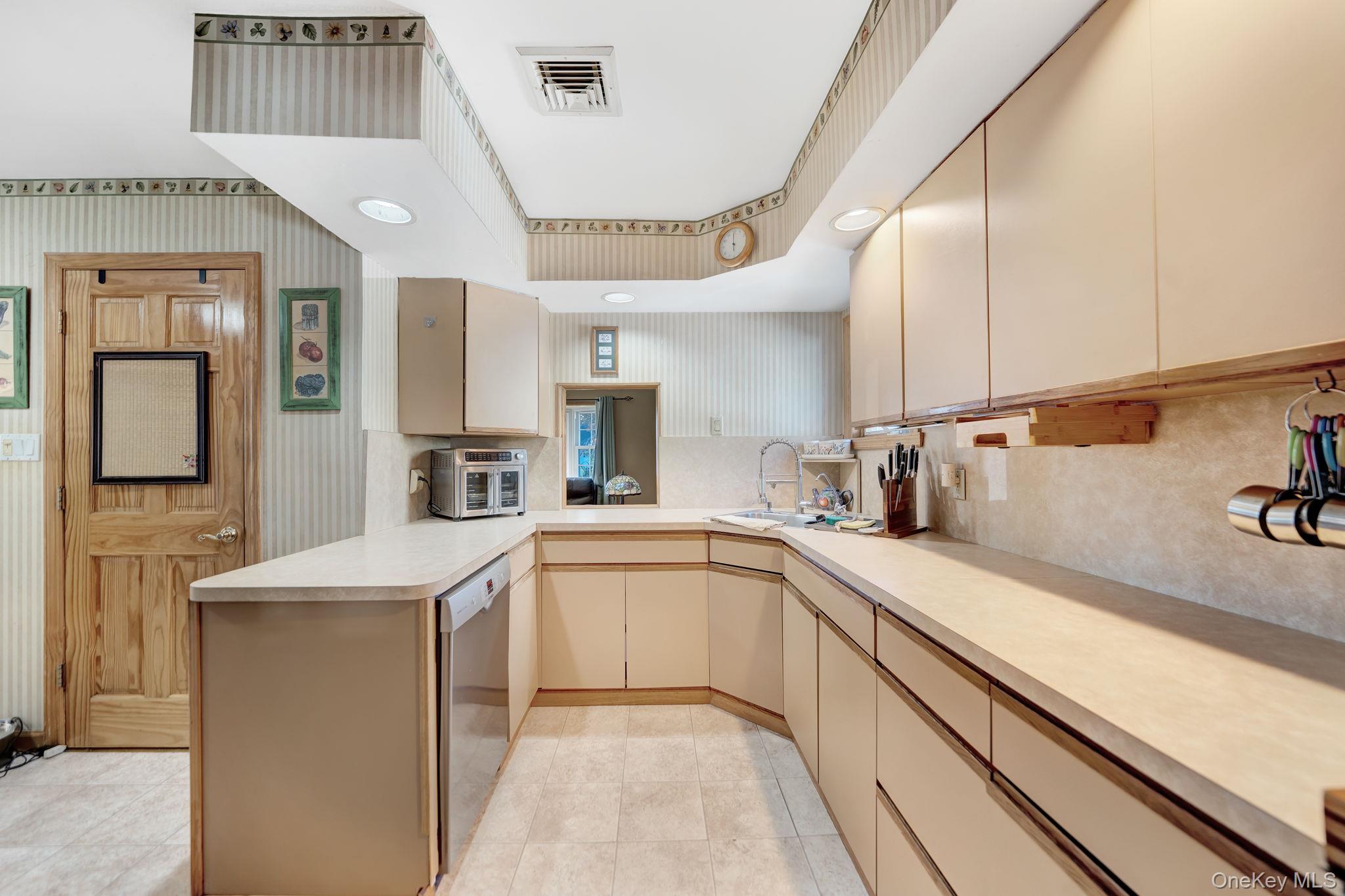 33 Mohawk Drive — photo 11