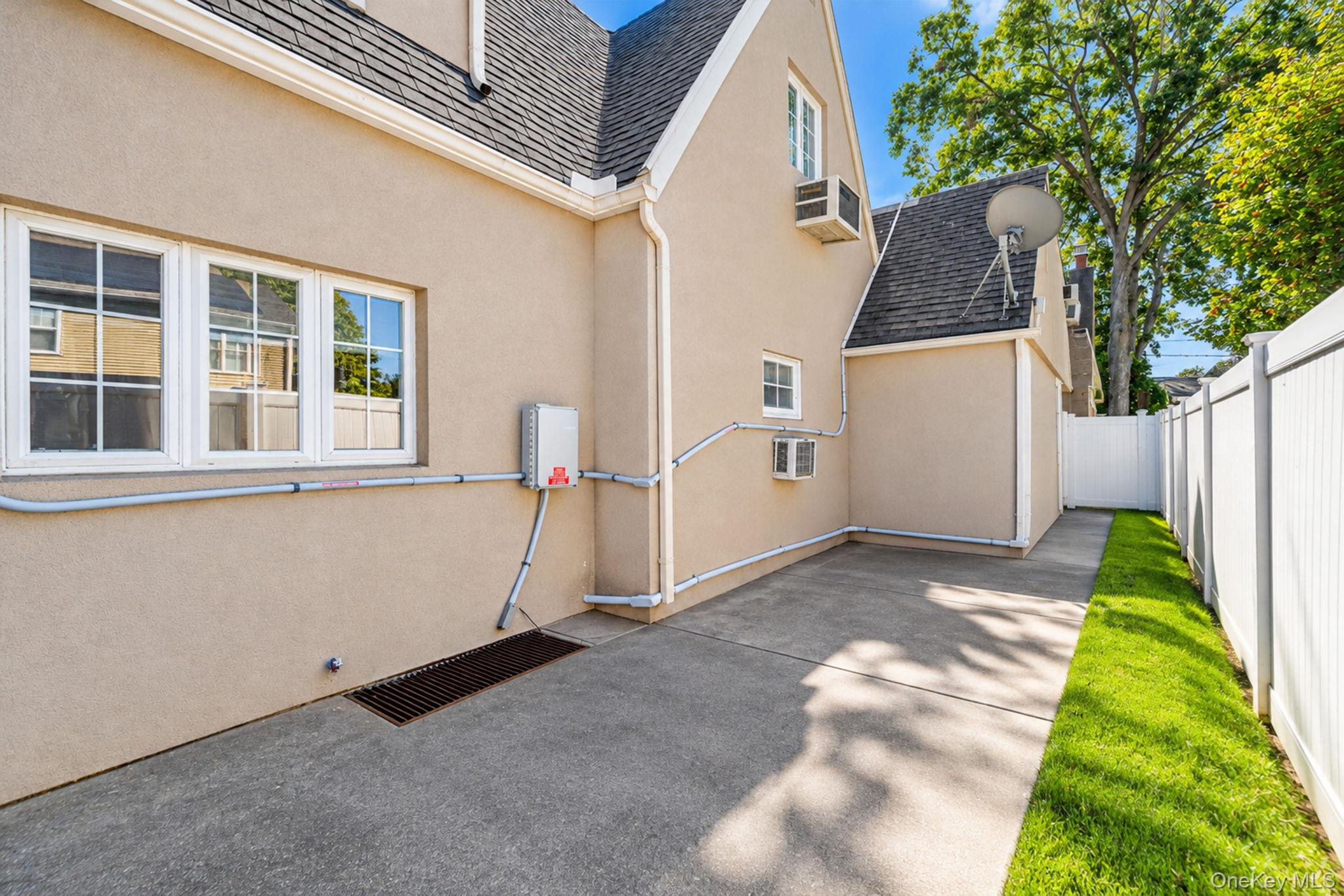 414 Avalon Place — photo 8