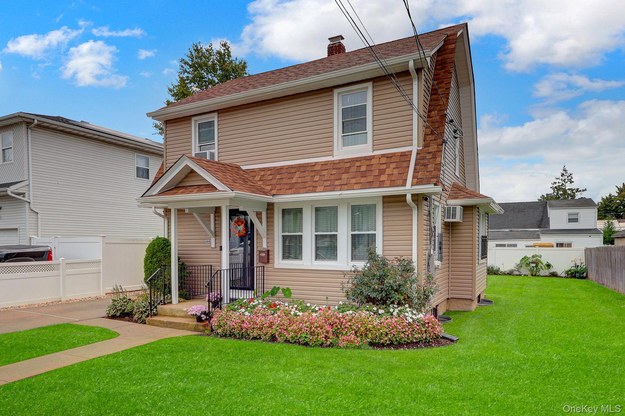 44 Brooks Avenue — photo 2