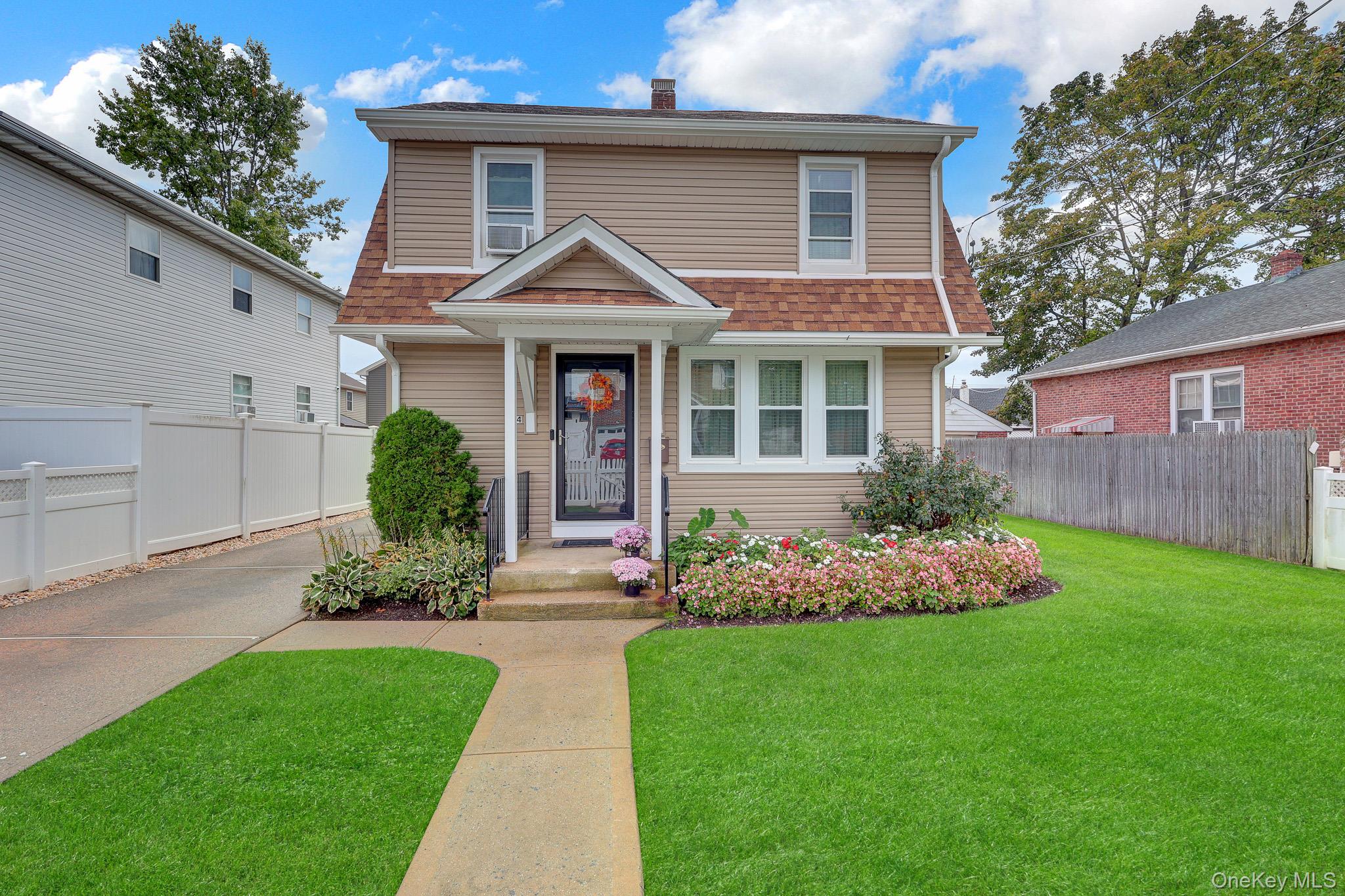 44 Brooks Avenue, Roosevelt