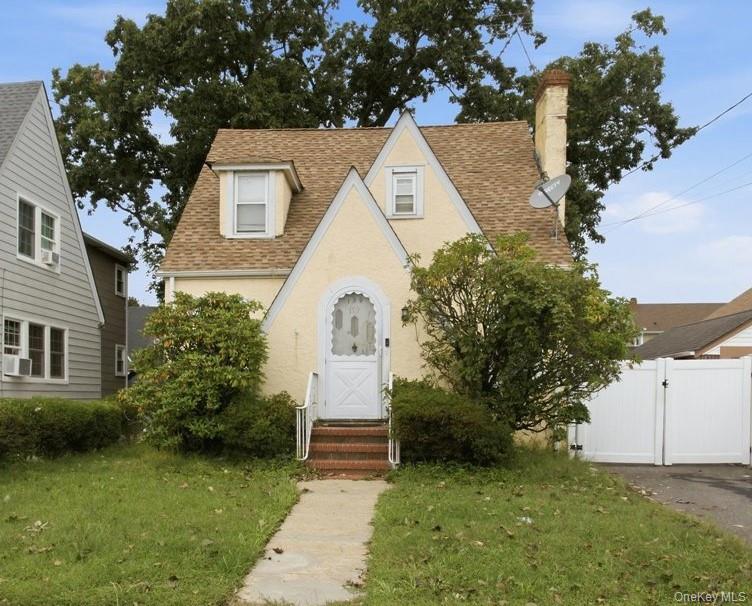 179 Crowell Street, Hempstead