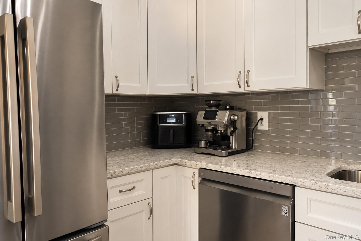 780 Hilltop Court — photo 12