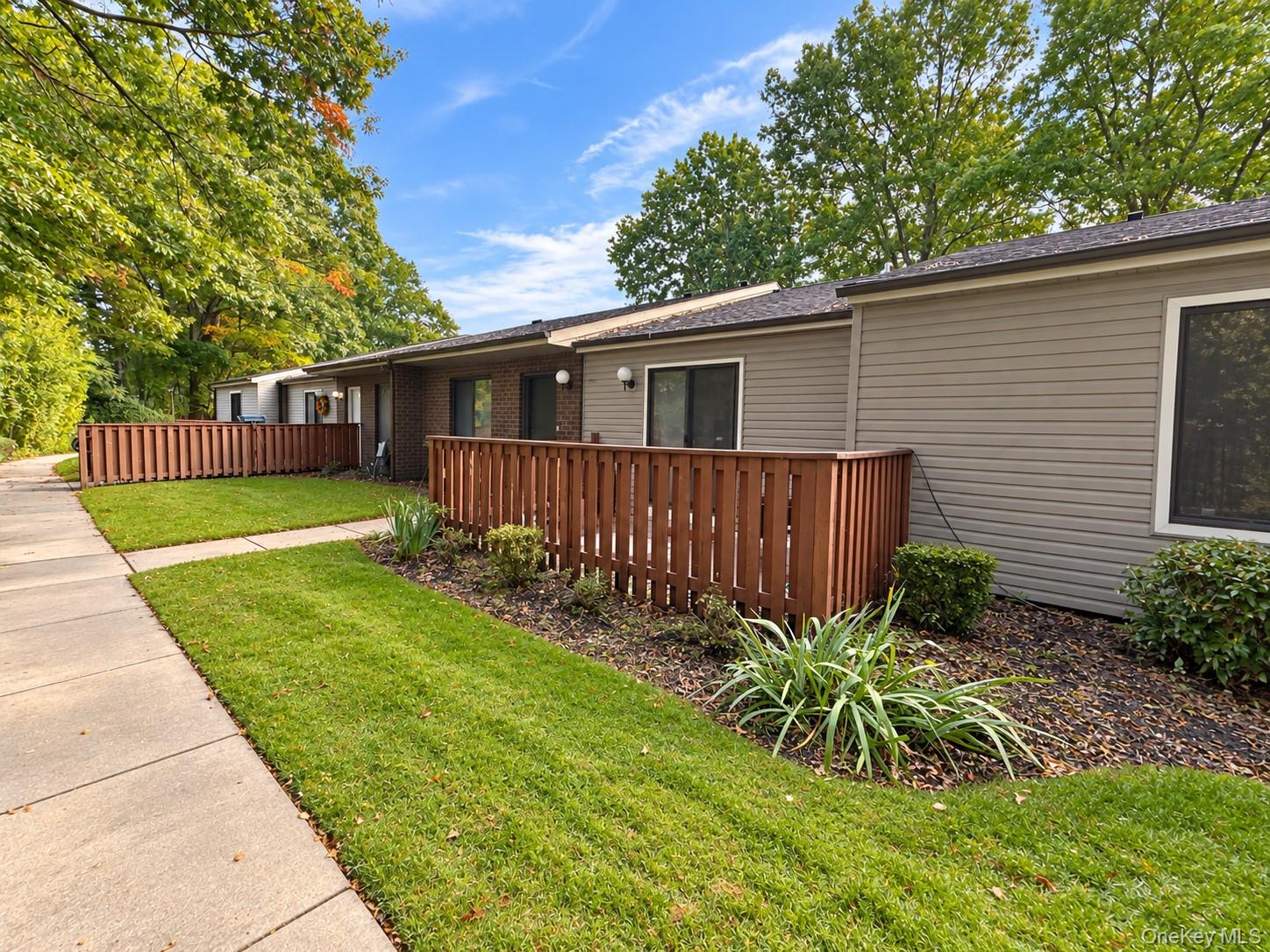 780 Hilltop Court — photo 2