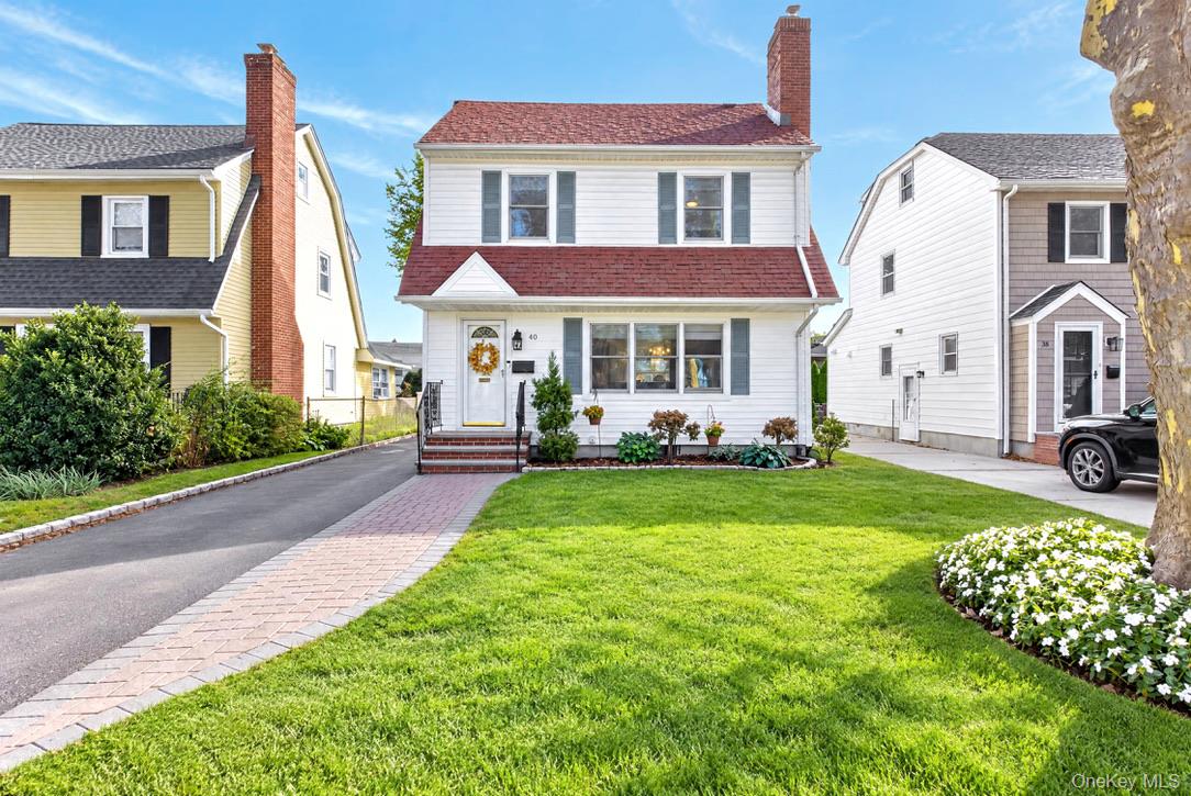 40 Cambridge Avenue, Garden City