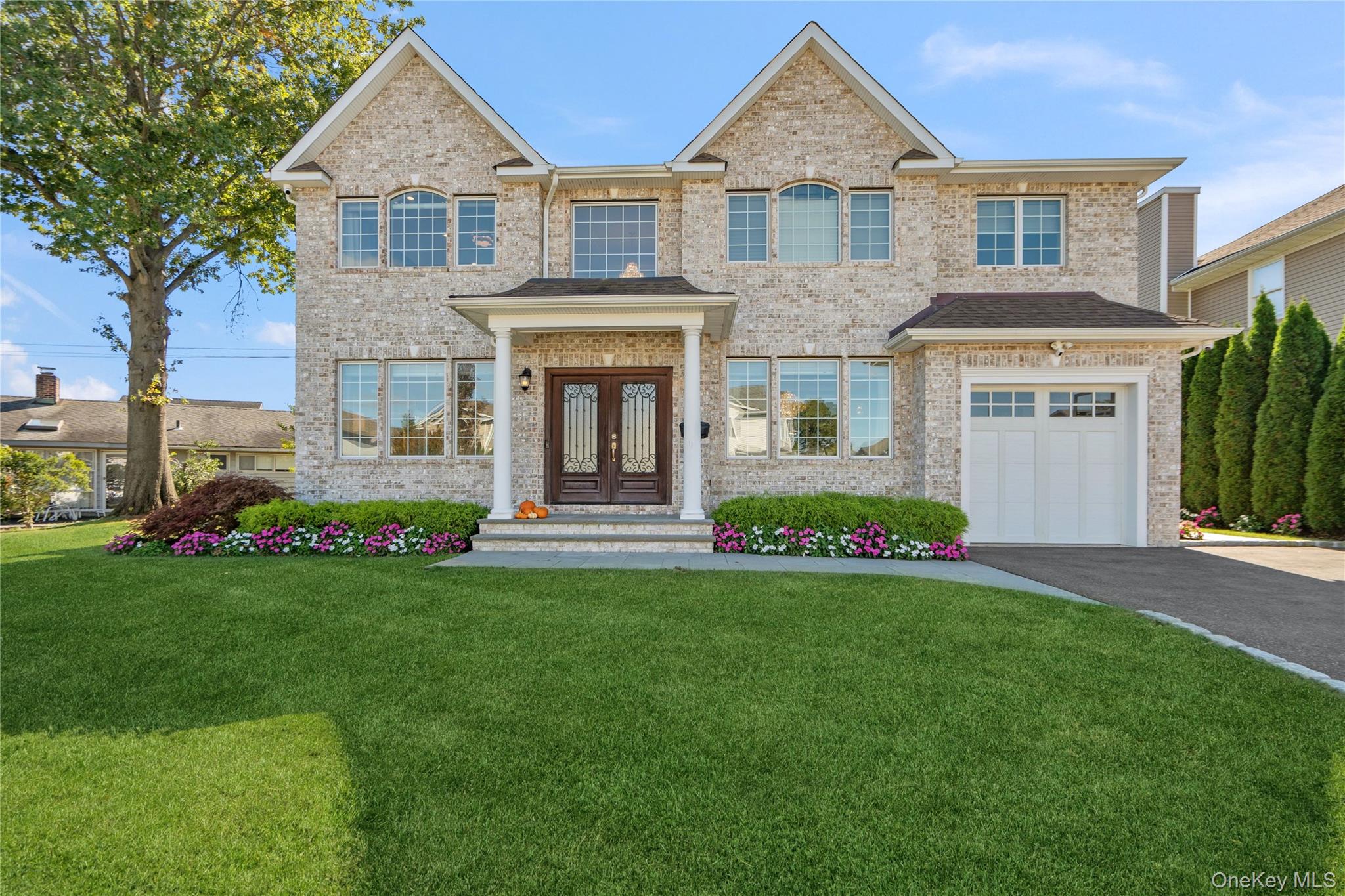 55 Belmont Circle, Syosset