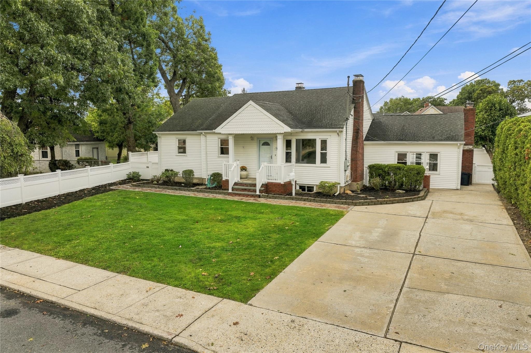 74 Homecrest Court, Oceanside