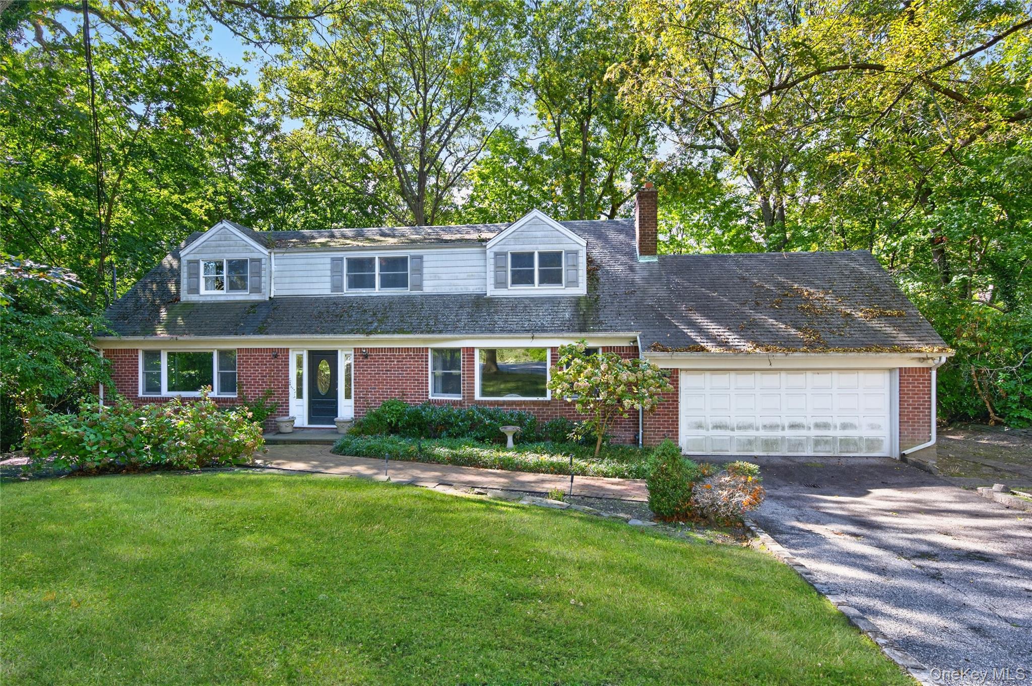 18 Sills Court, Centerport