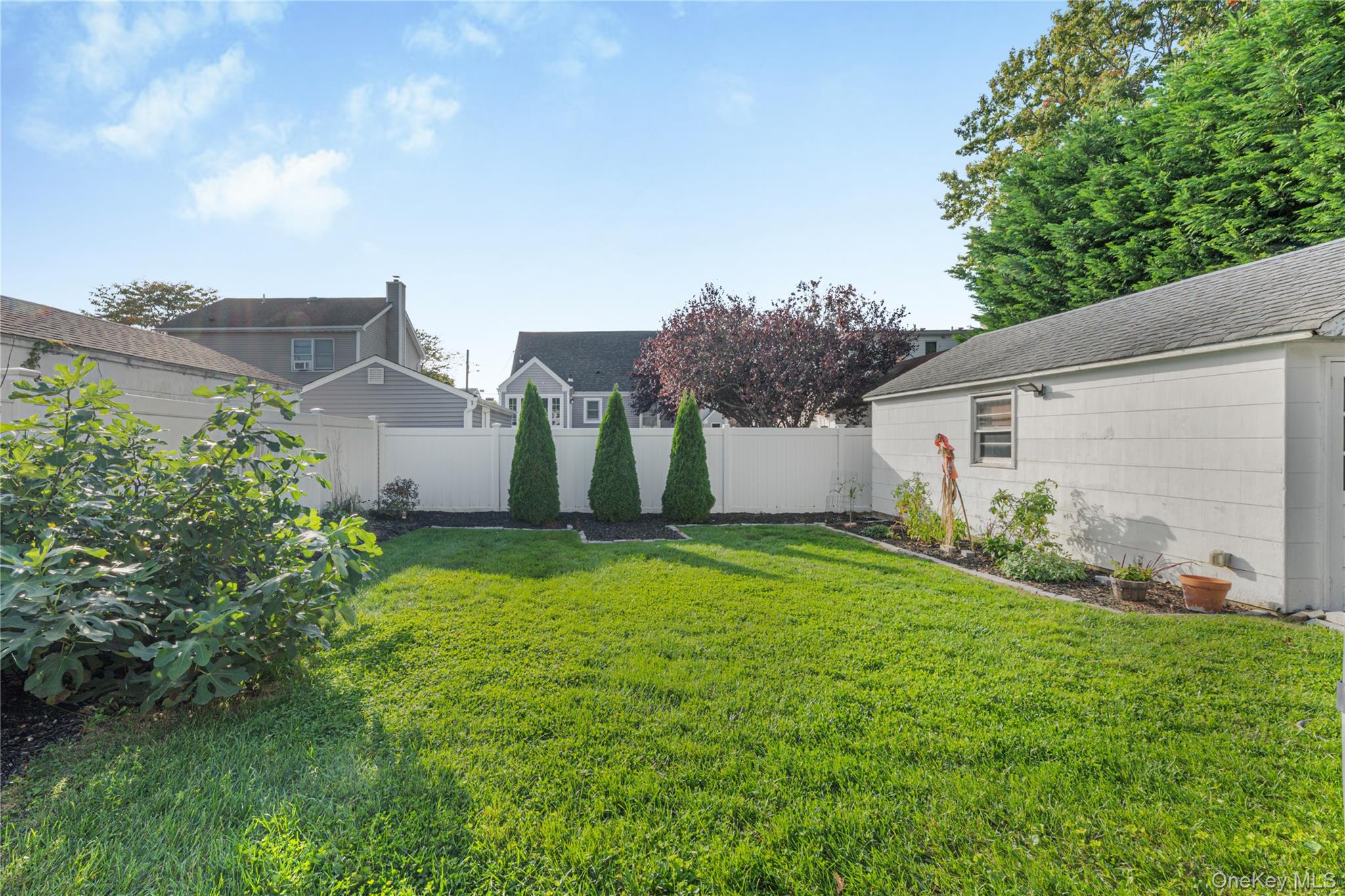 2450 Mermaid Avenue — photo 7