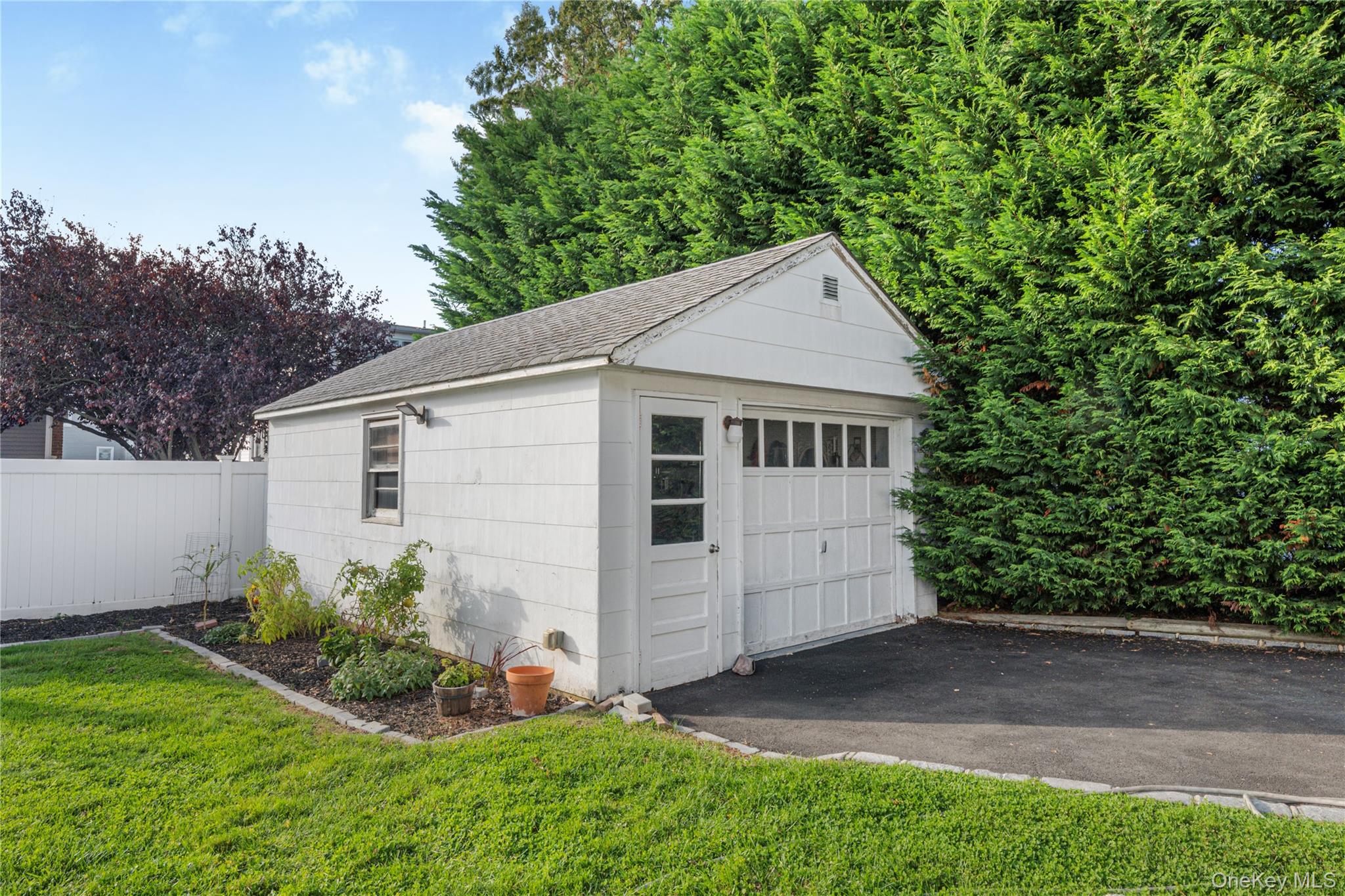 2450 Mermaid Avenue — photo 9