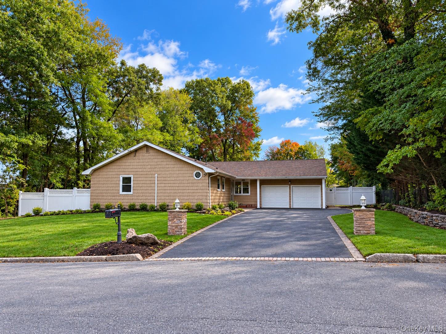 395 Ridgefield Road, Hauppauge