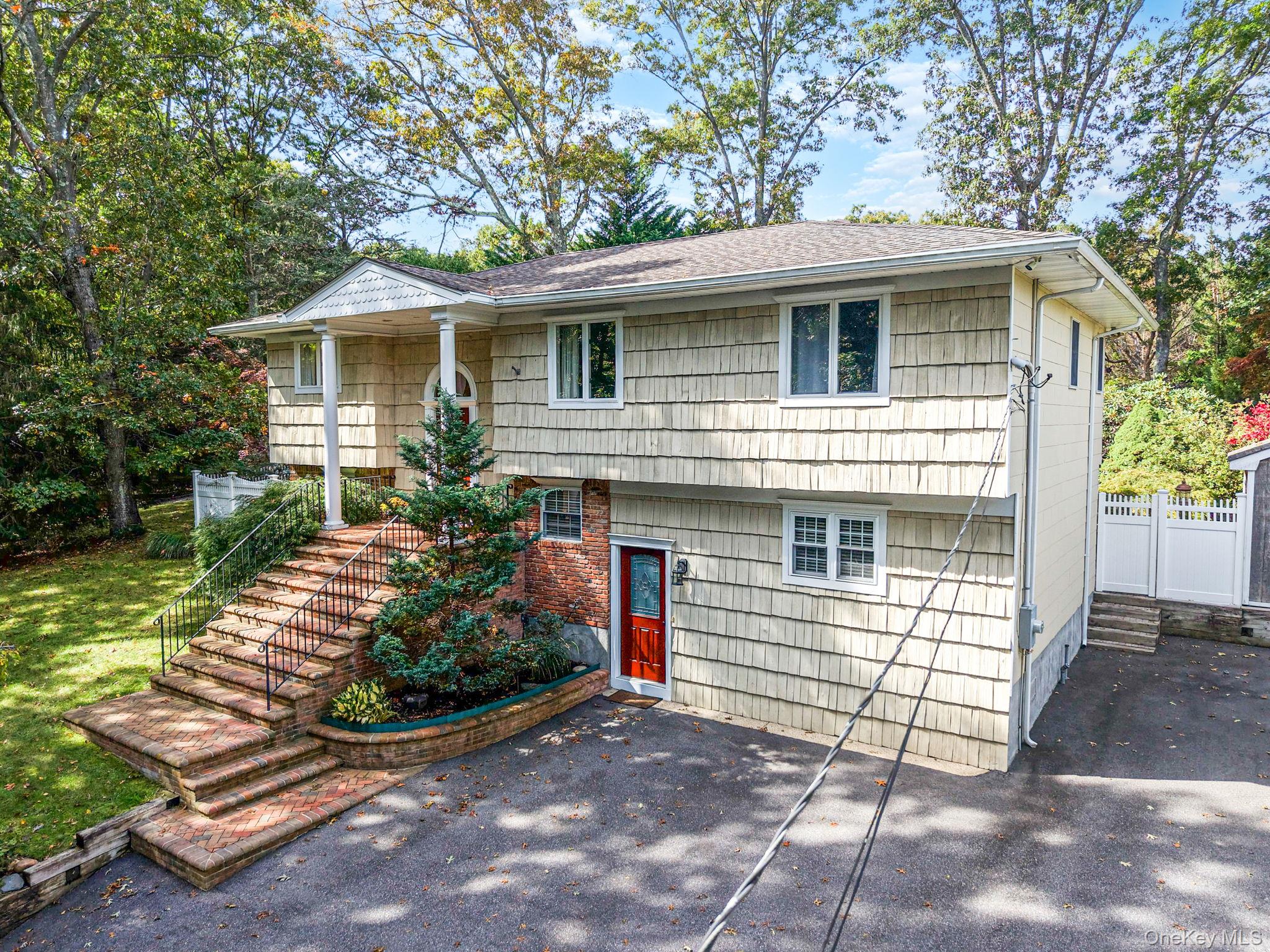 6 Wyandanch Boulevard, Smithtown