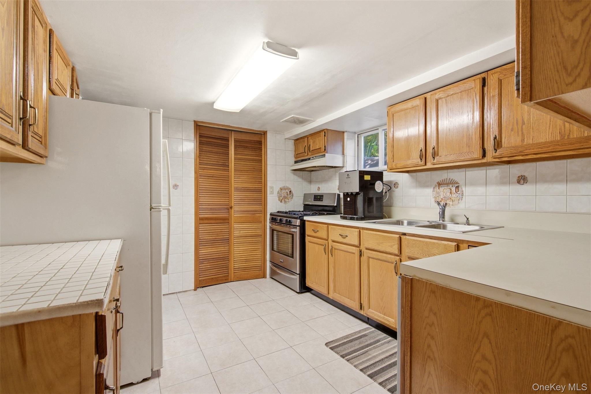 2093 Bergen Street — photo 24