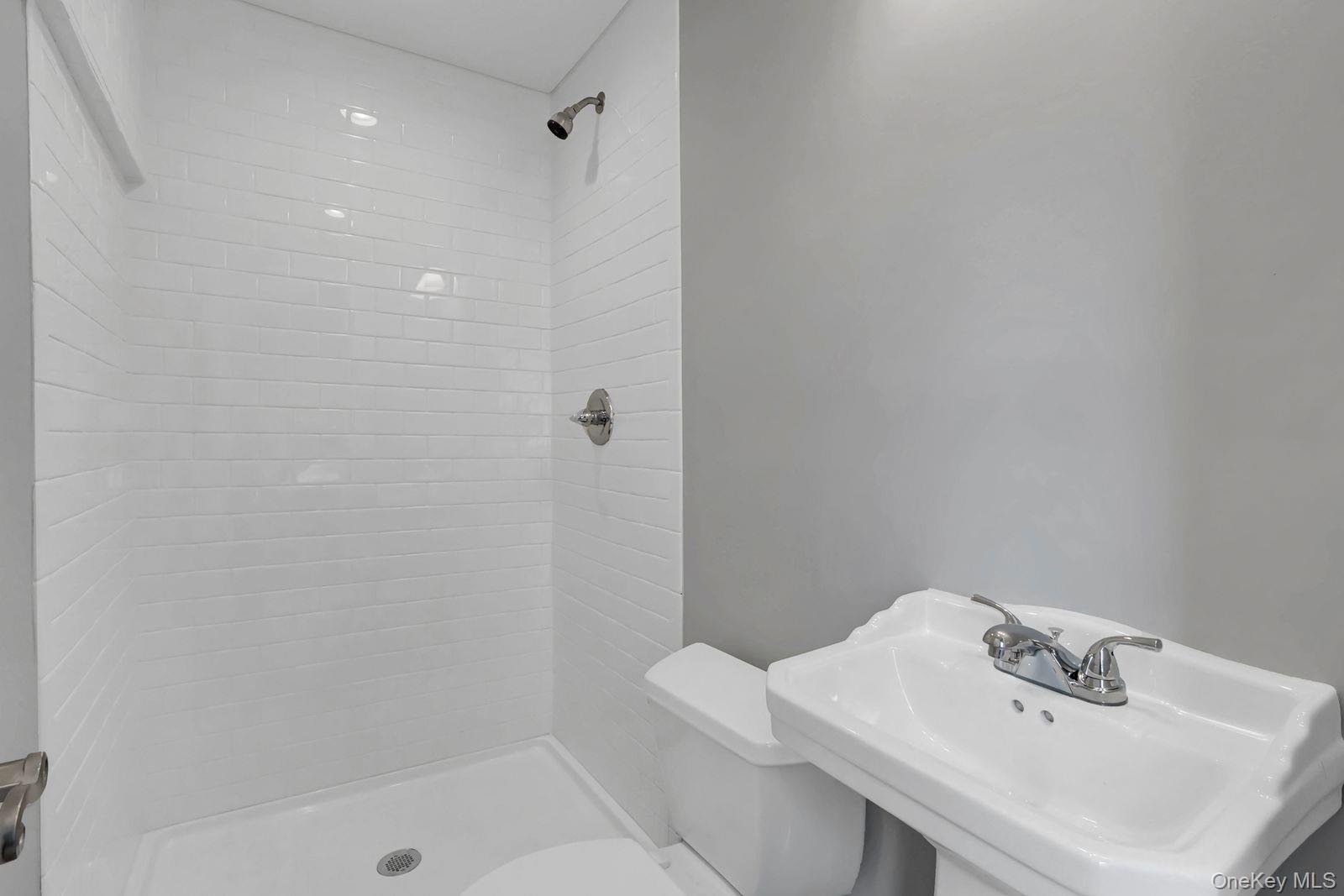 12 New Point Place — photo 22
