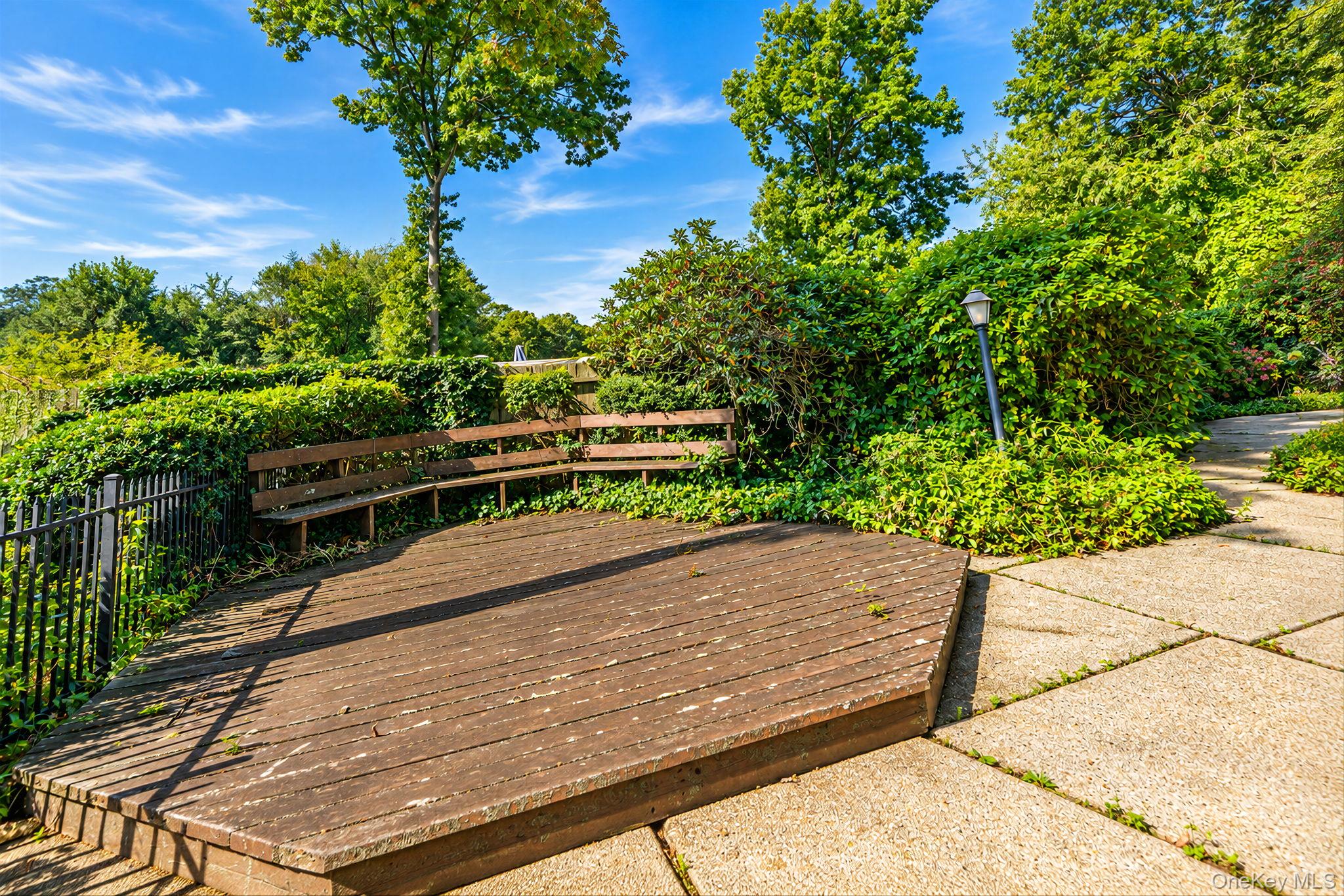 251 Manhasset Street — photo 32