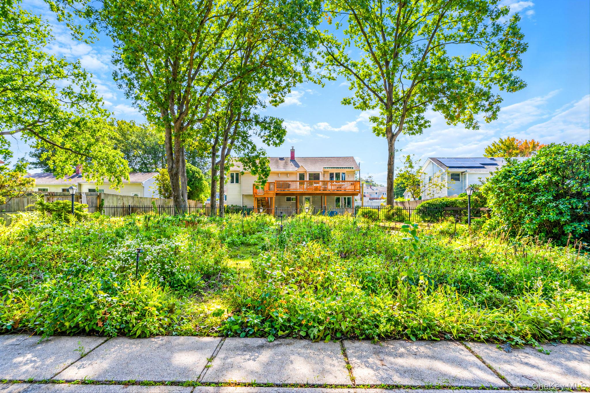 251 Manhasset Street — photo 34