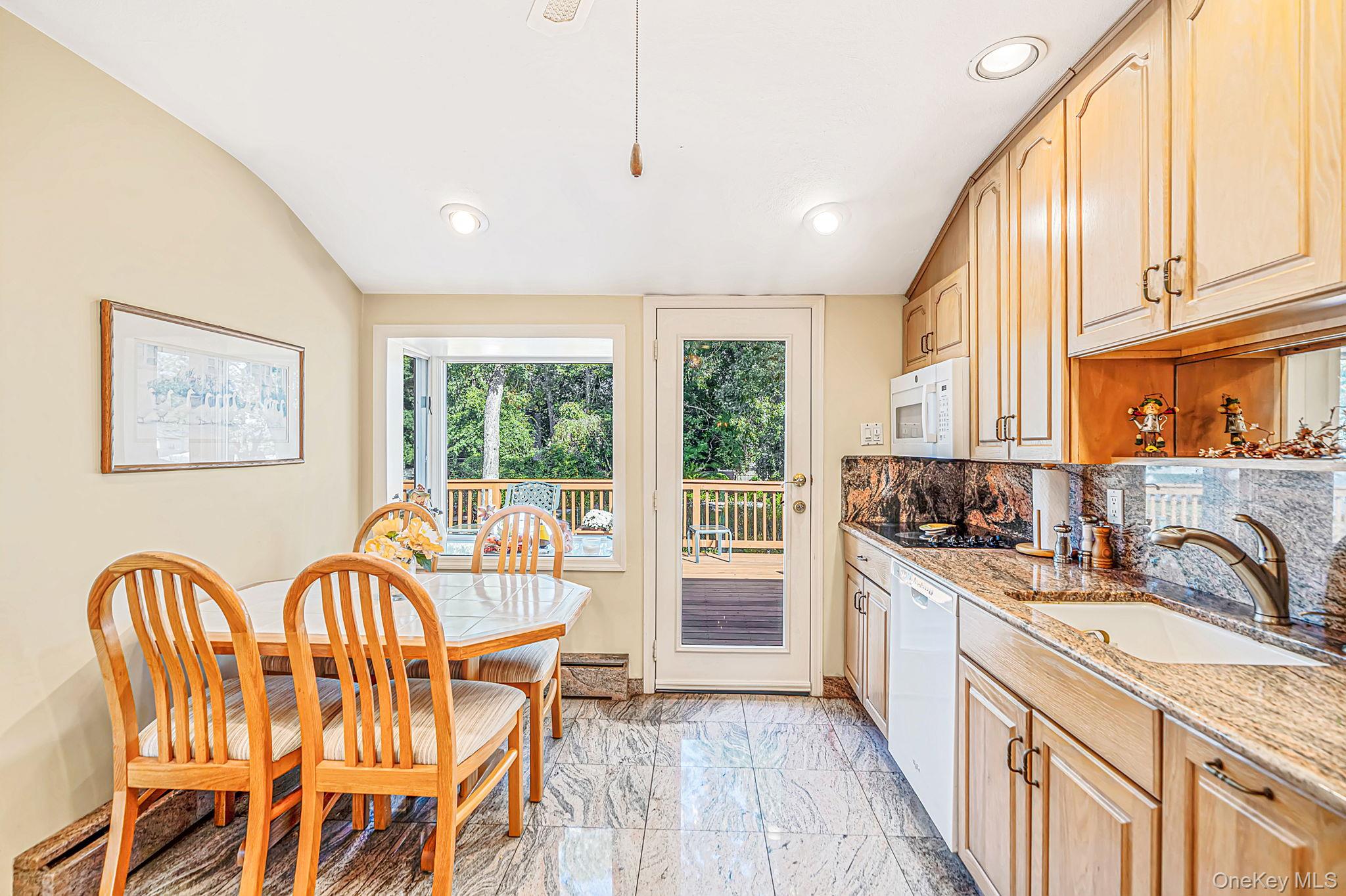 251 Manhasset Street — photo 9