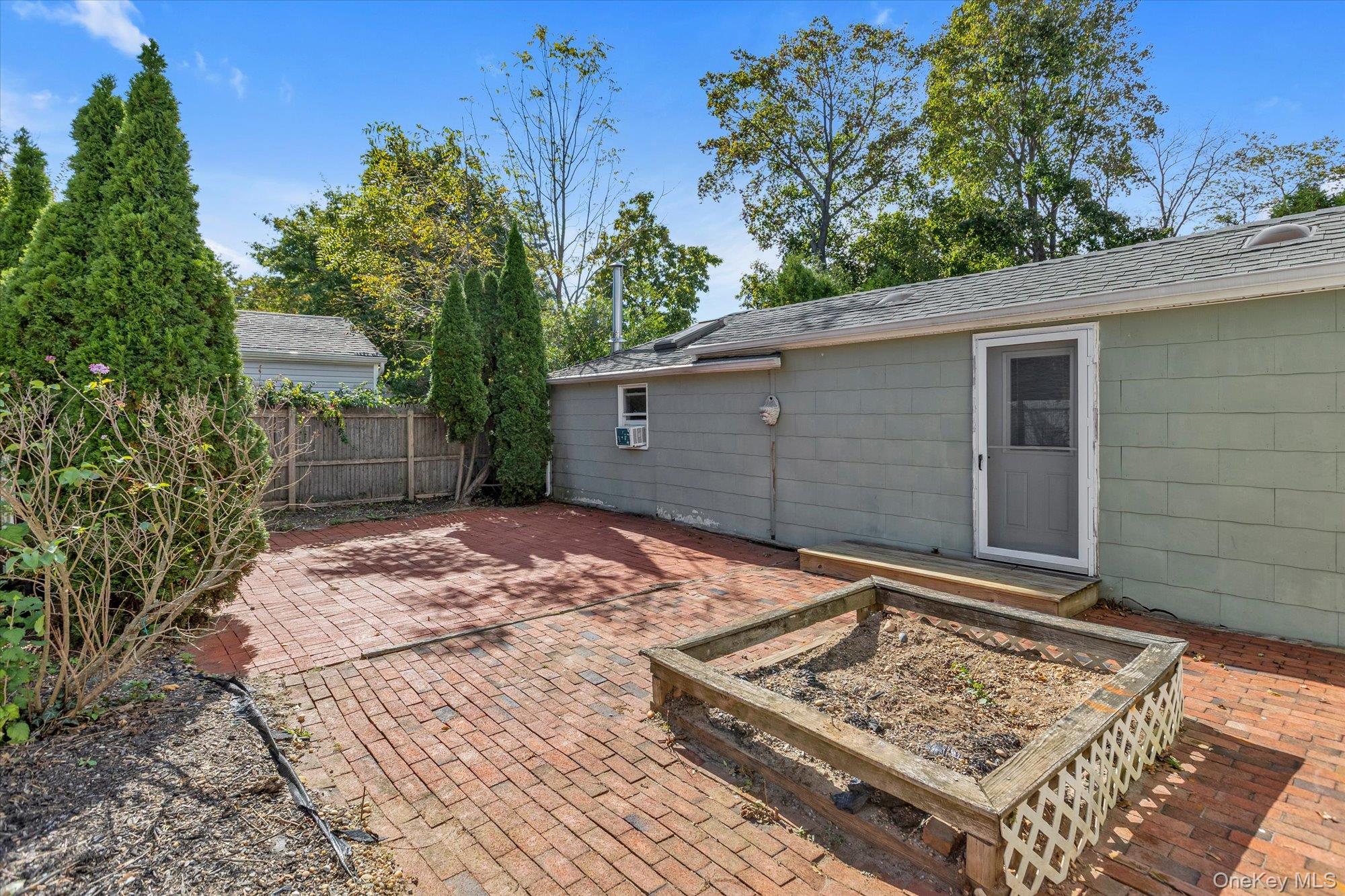 8 Rockne Street — photo 16