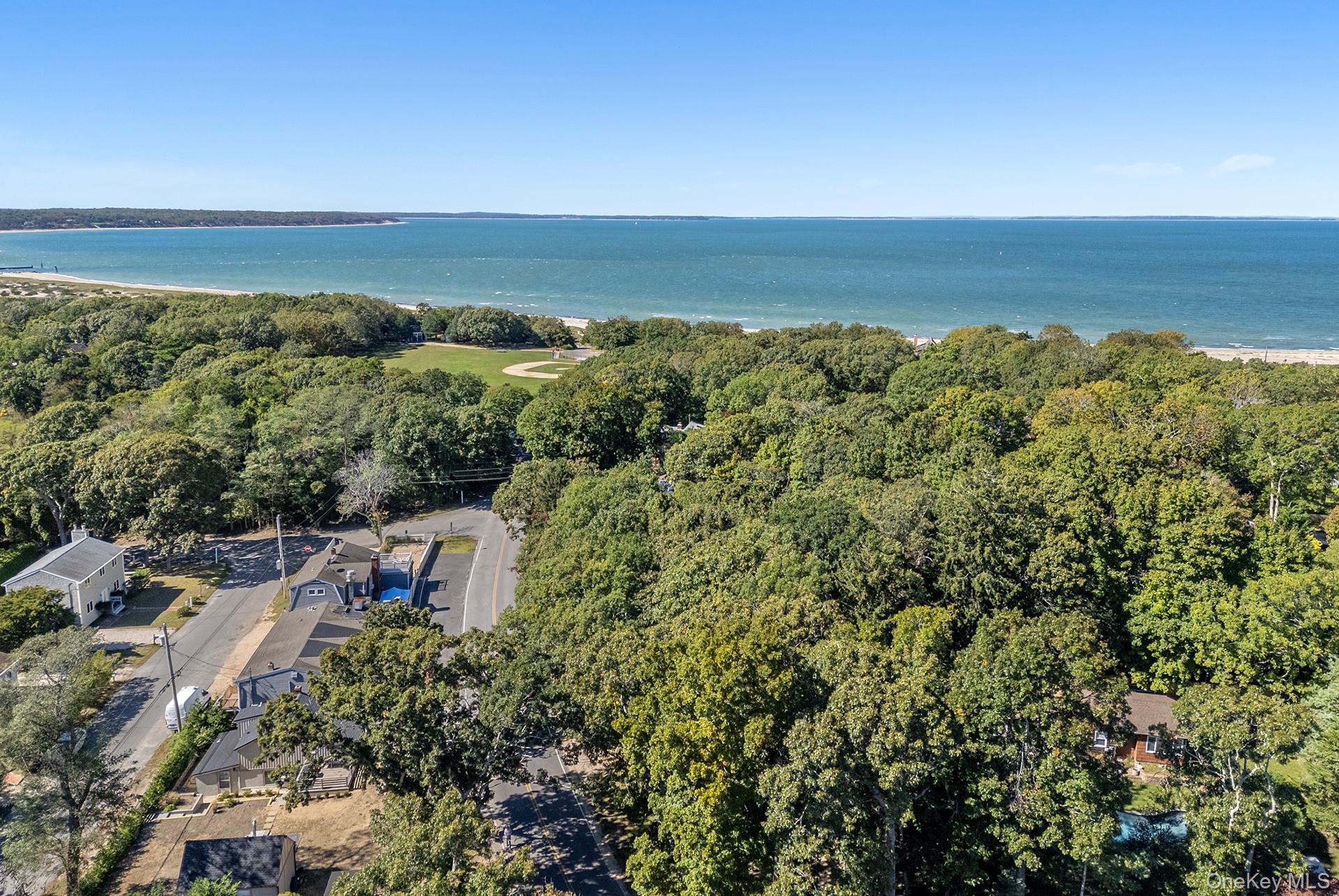 27 Maidstone Park Road, East Hampton