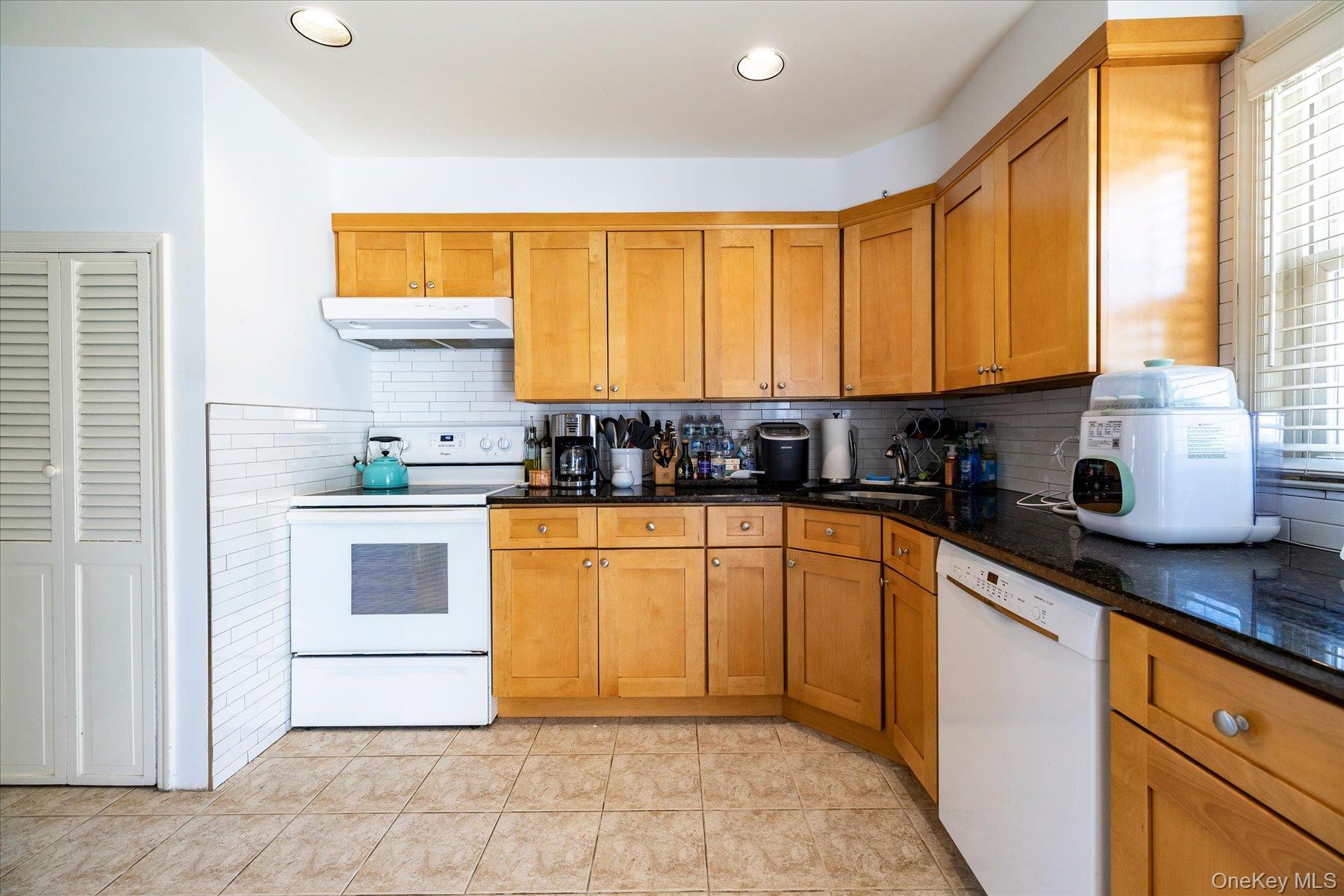 129 Arlyn Drive — photo 8