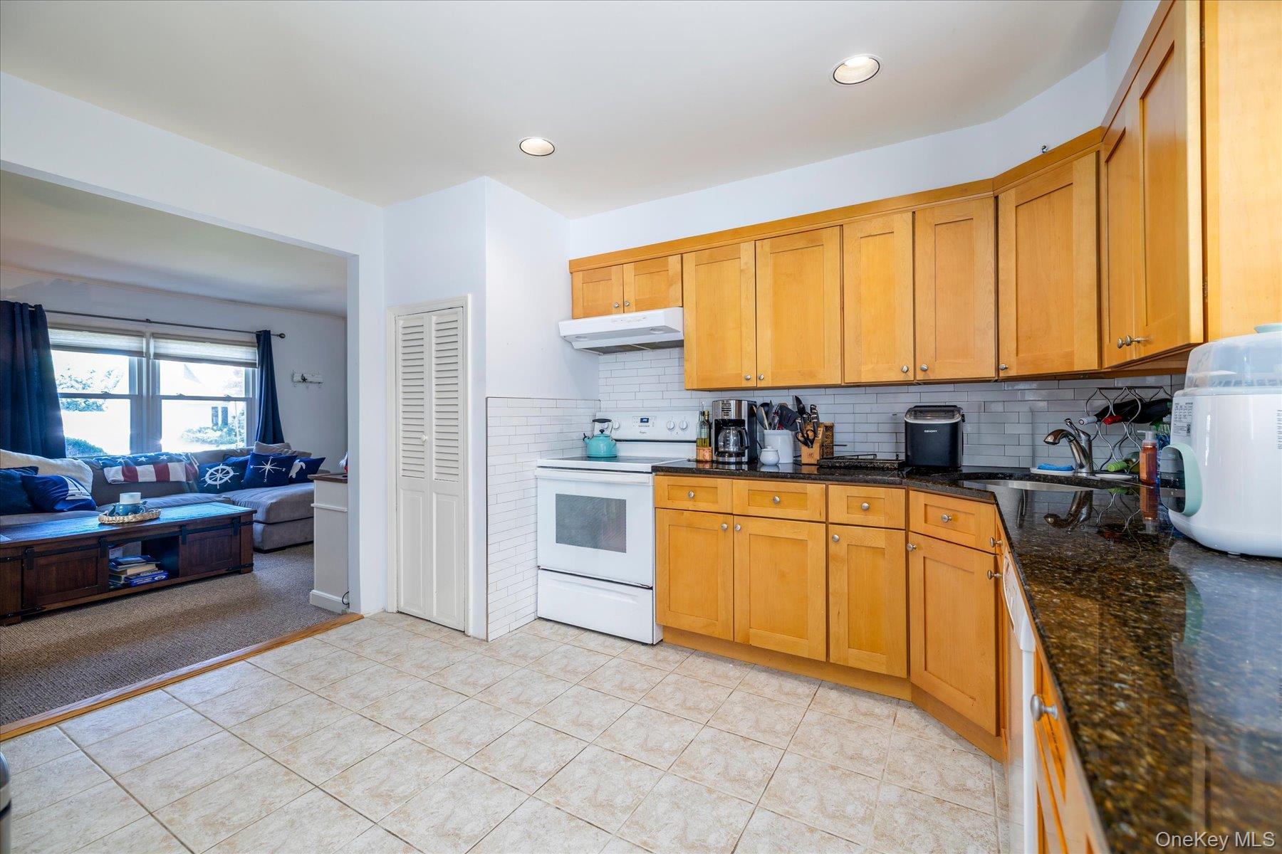 129 Arlyn Drive — photo 10