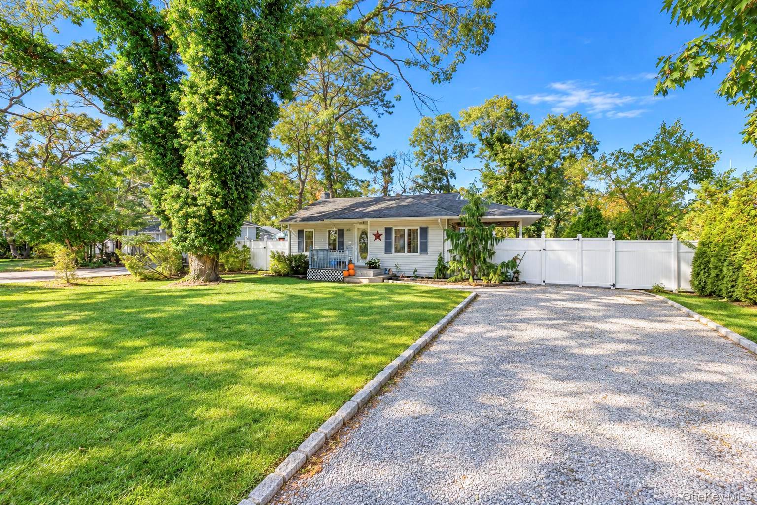 48 Hart Avenue, Flanders