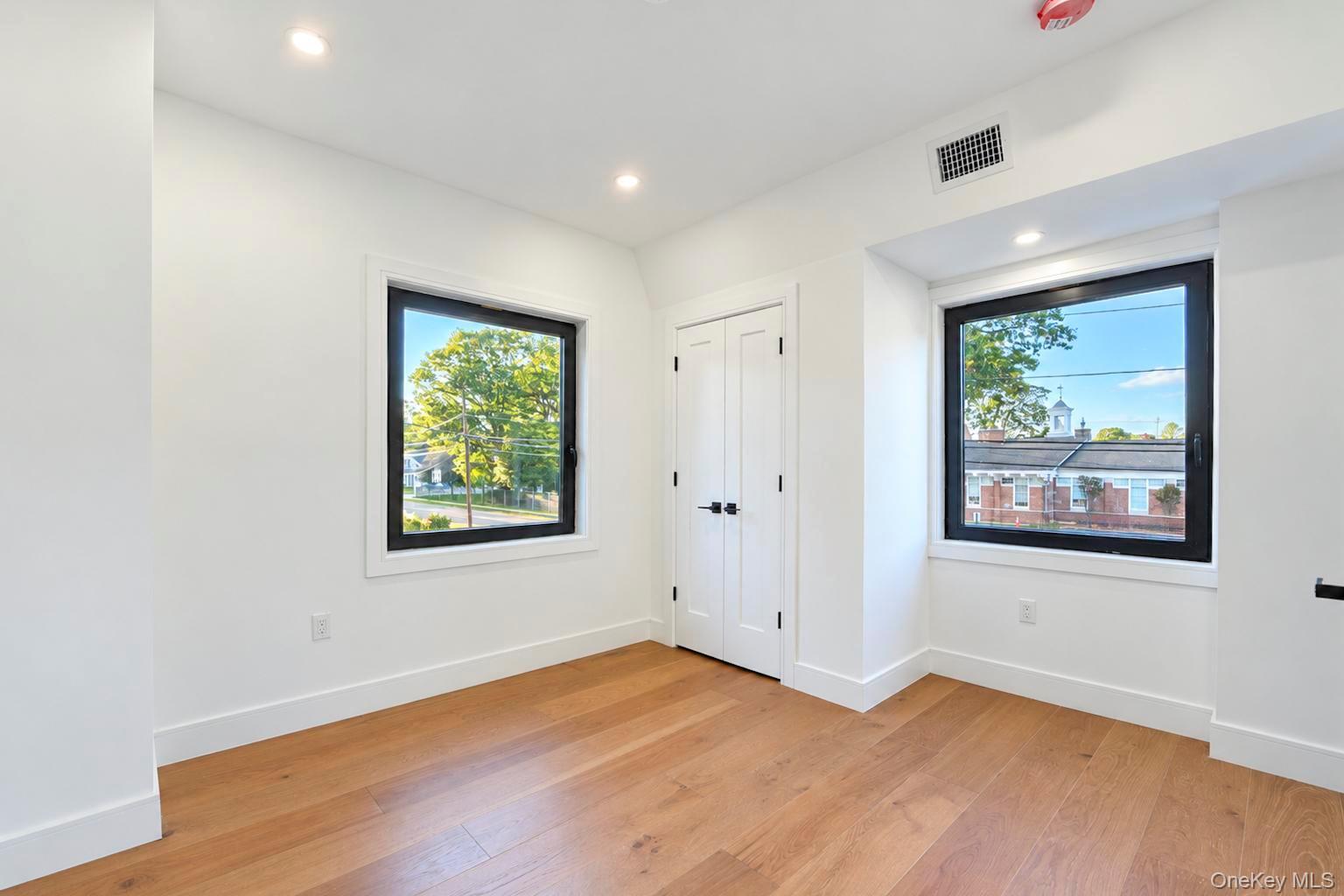 460 Jefferson Street — photo 17