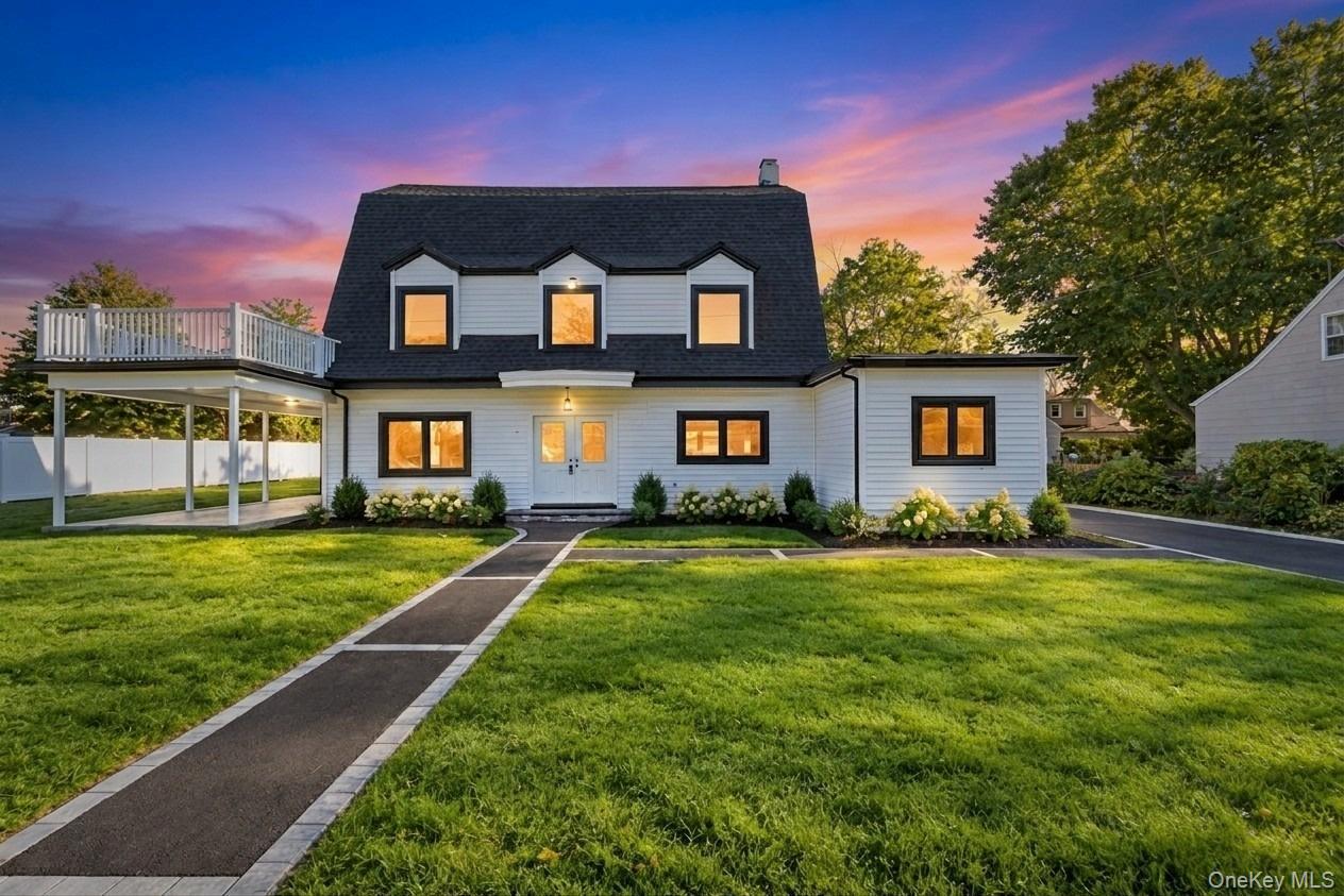 460 Jefferson Street, Westbury