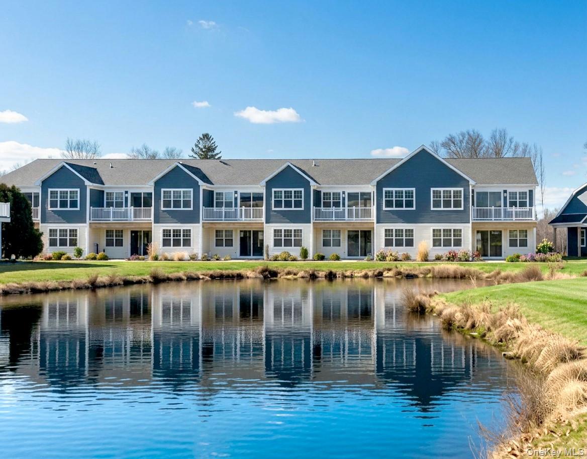 632 Water Way #32, Moriches