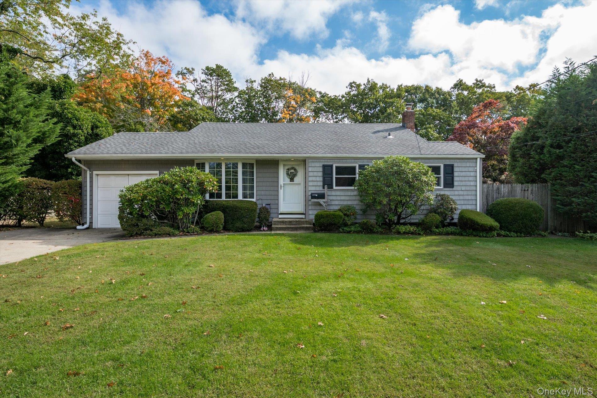 991 Gardiner Drive, Bay Shore