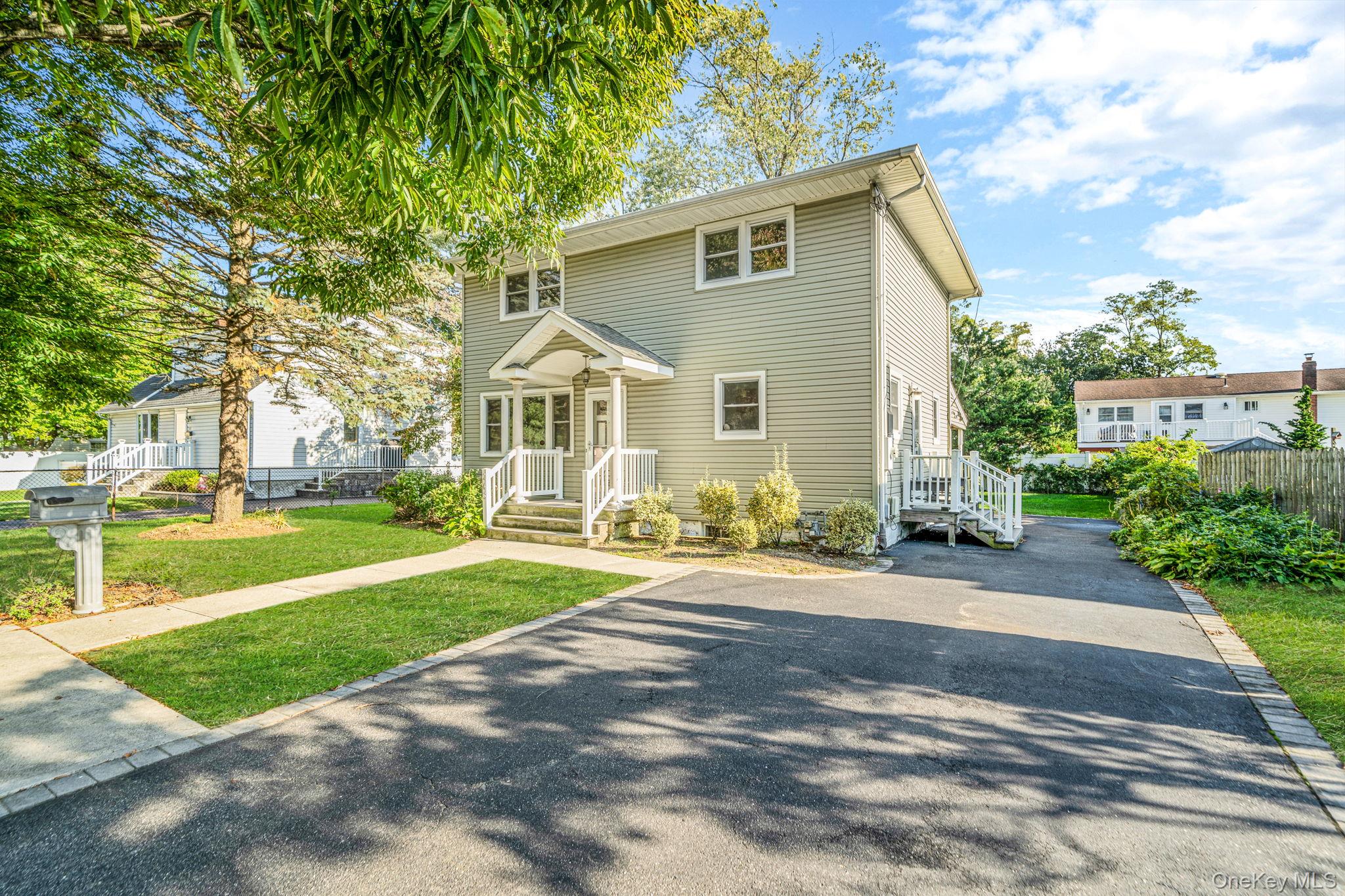 263 Waco Street, Lindenhurst
