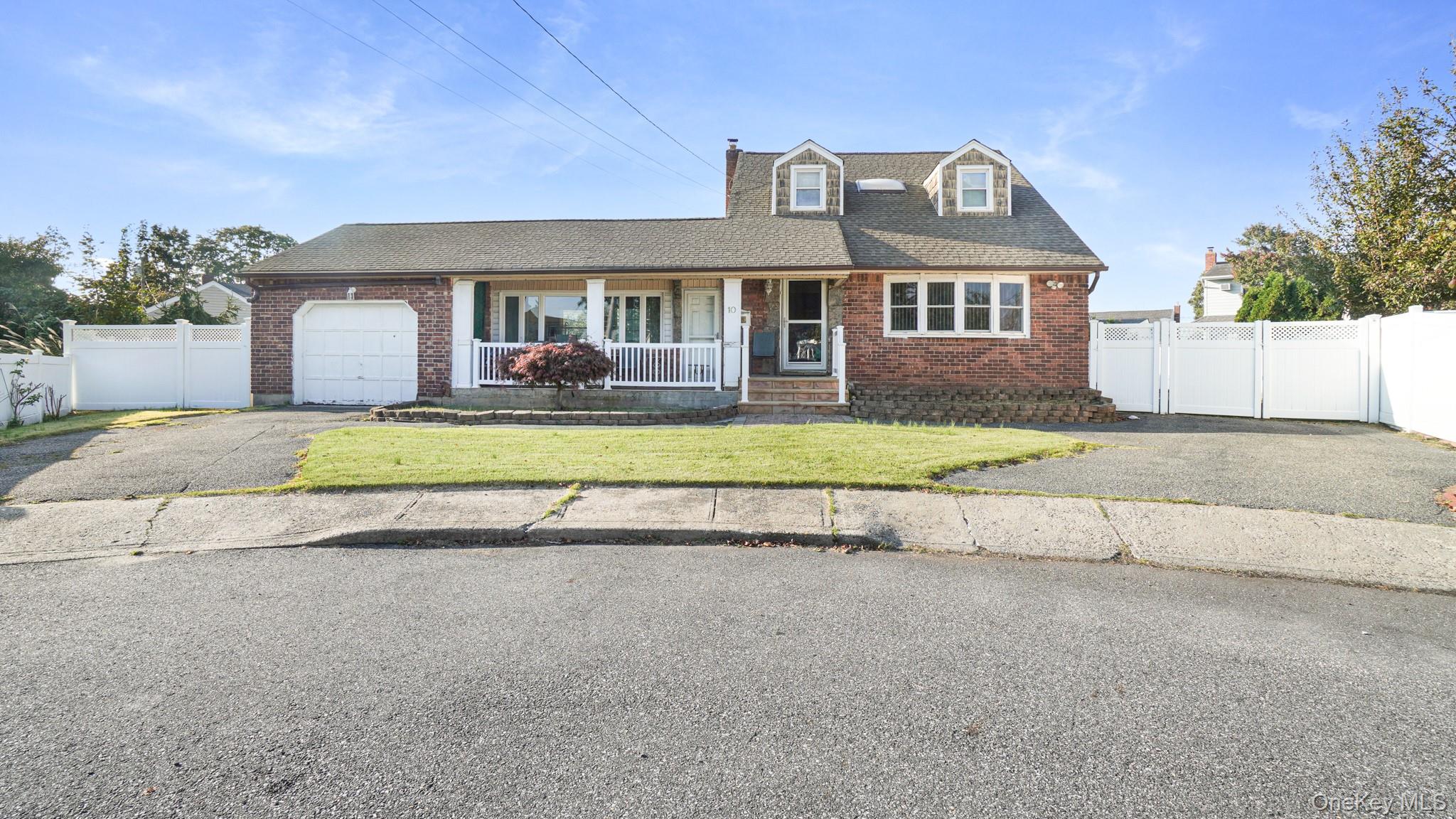 10 Victor Court — photo 2