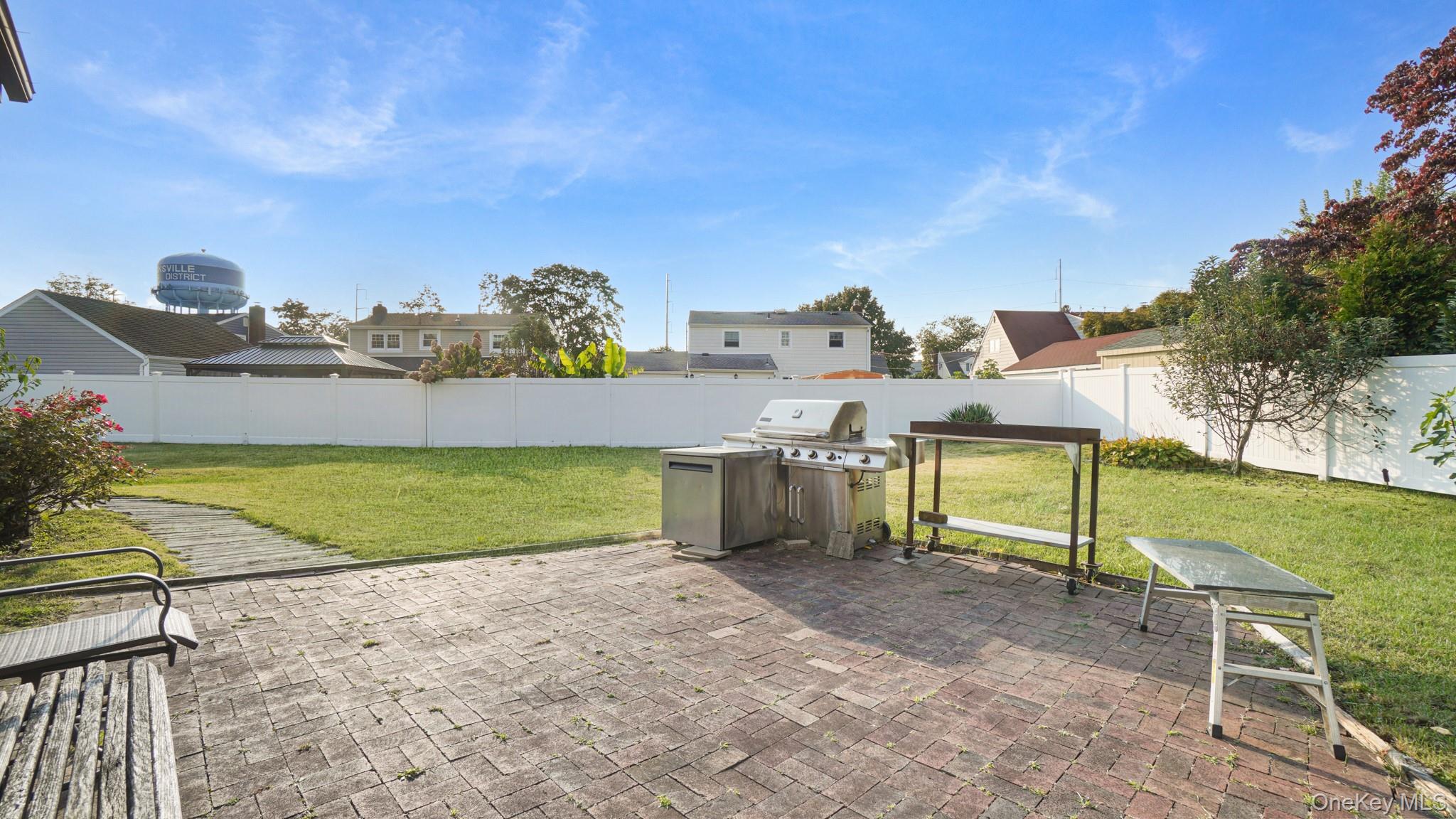10 Victor Court — photo 4