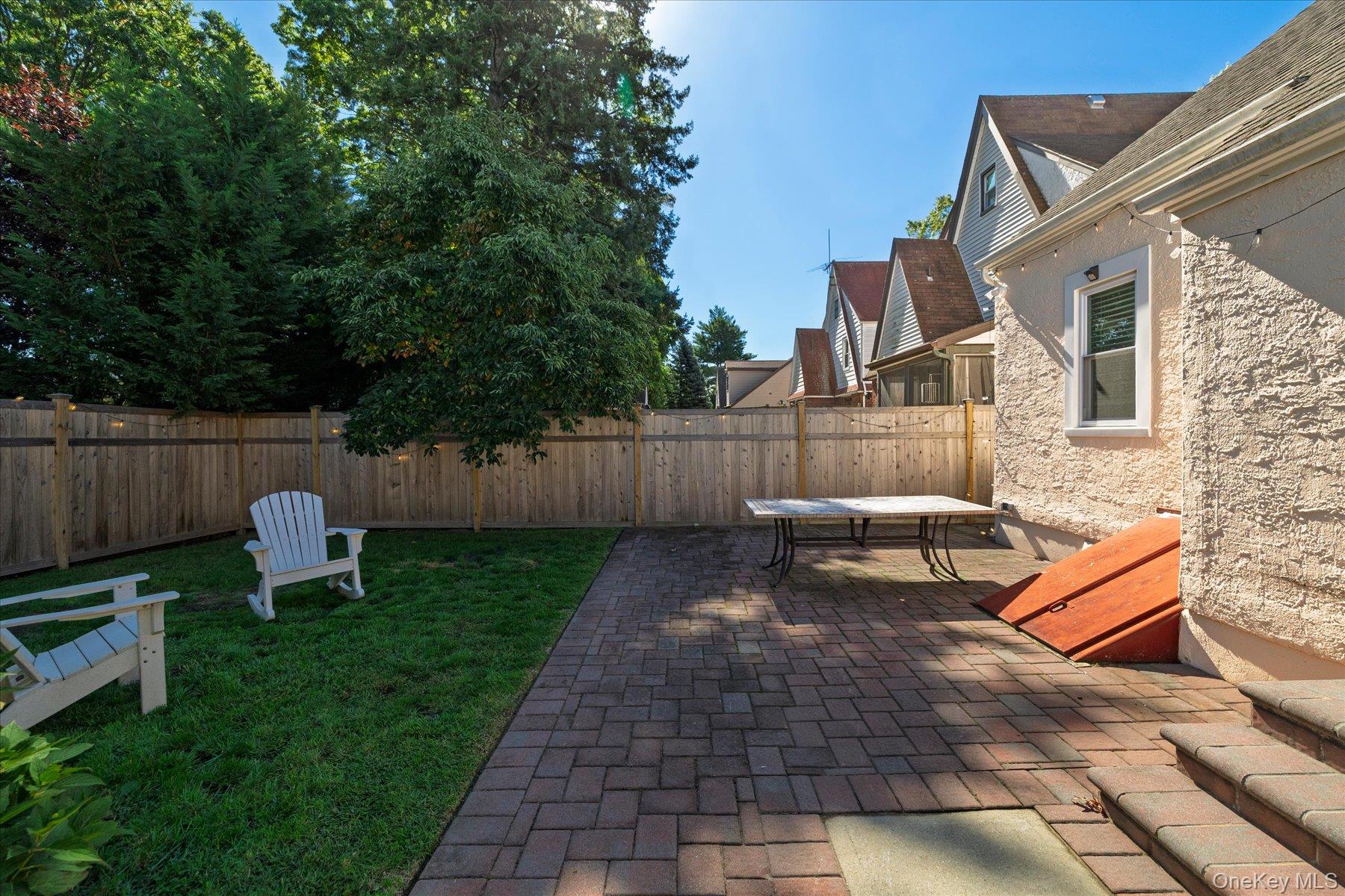 1753 Victoria Street — photo 17