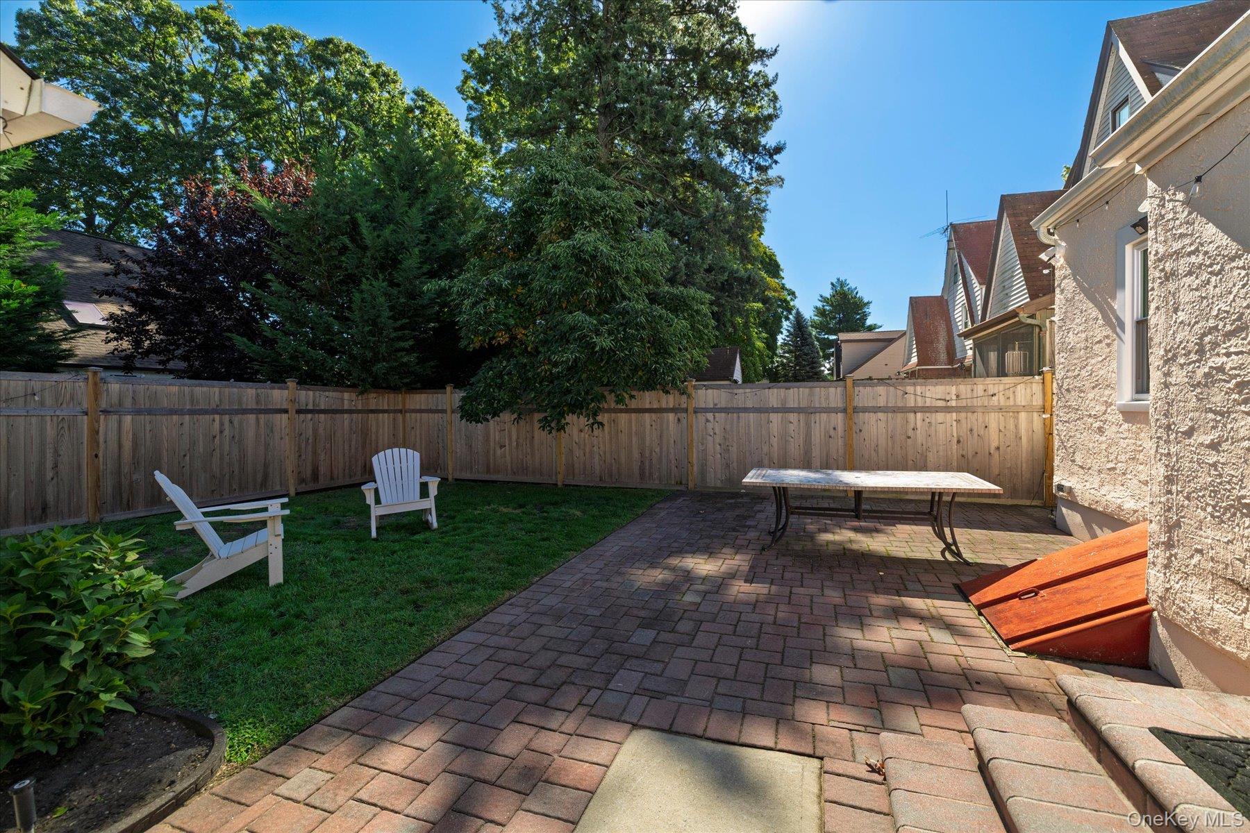 1753 Victoria Street — photo 18