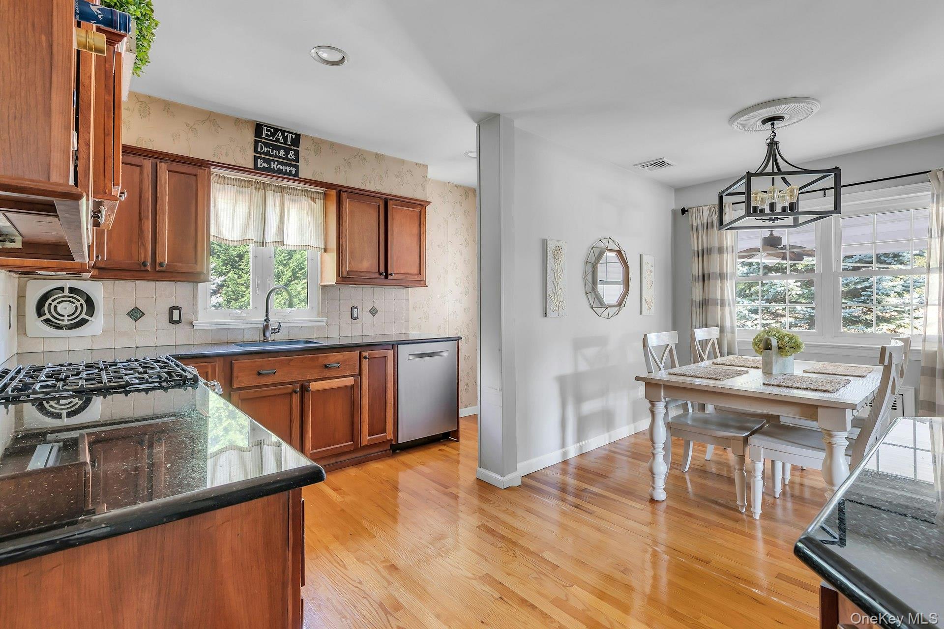 153 Hickory Street — photo 10