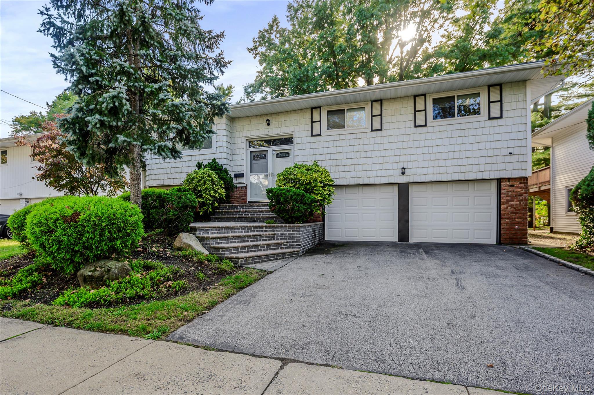 559 Leheigh Lane, Woodmere