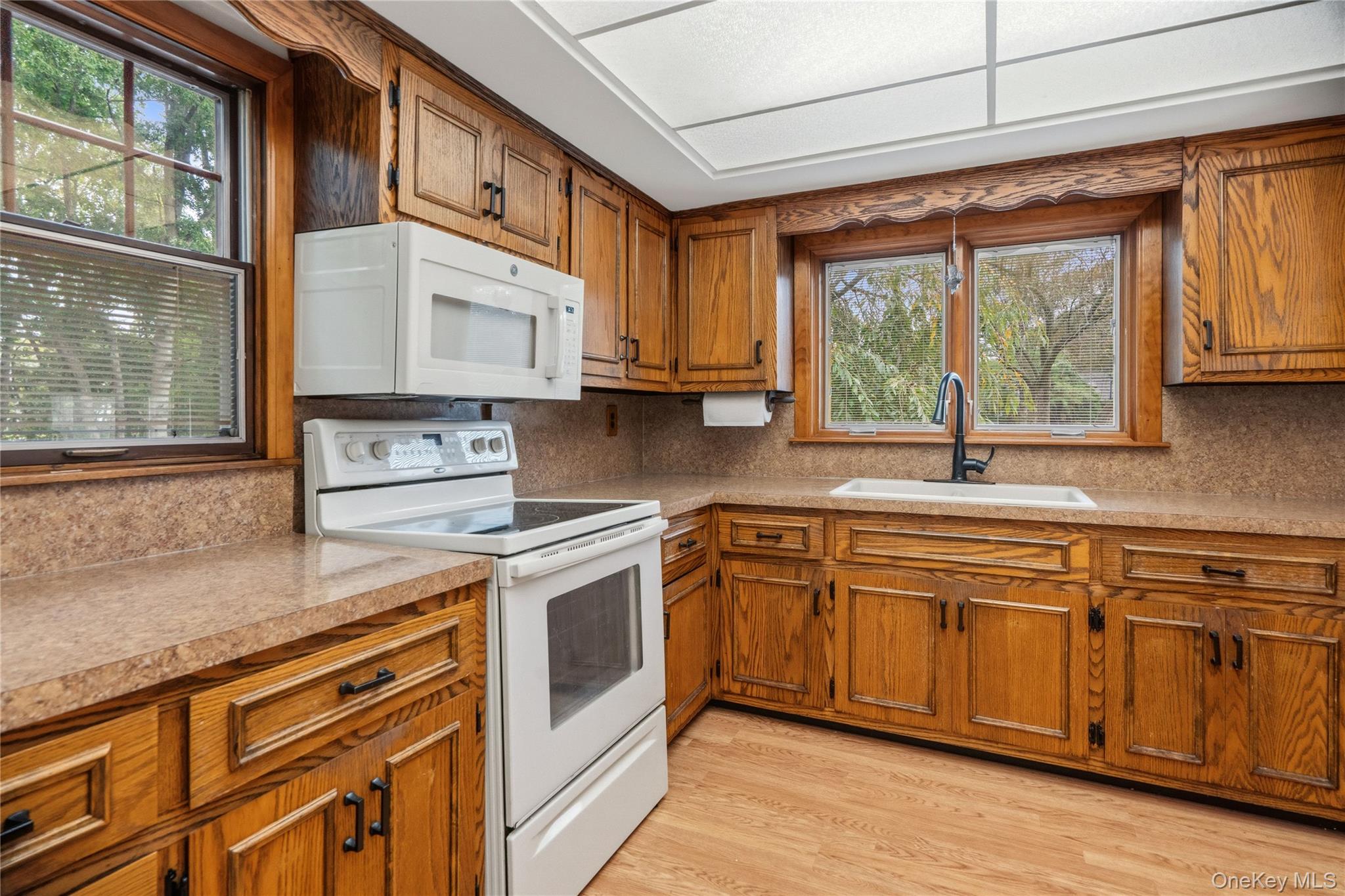 77 Woodside Avenue — photo 9
