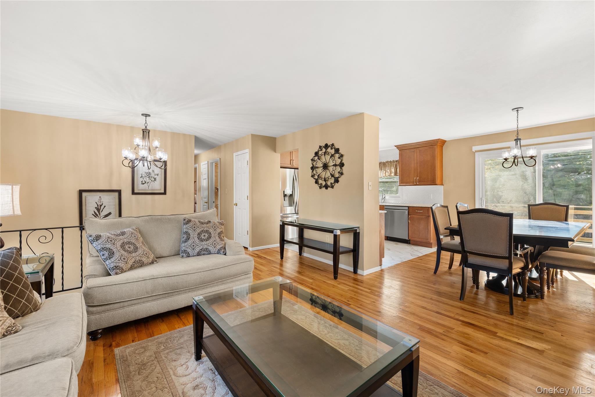 697 East Drive — photo 2