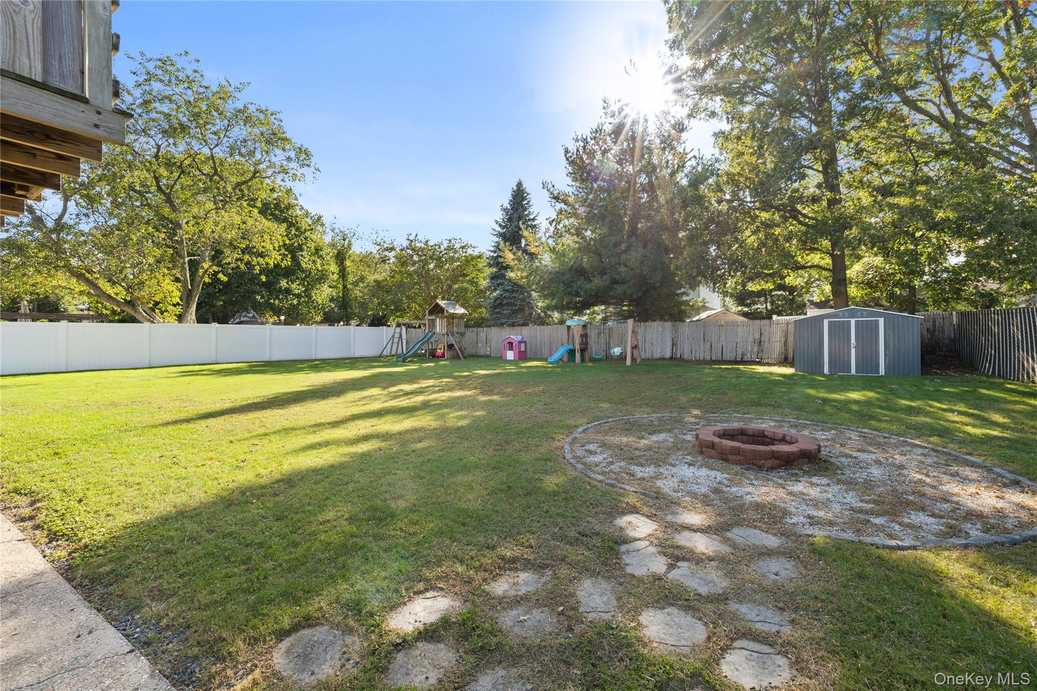 697 East Drive — photo 25
