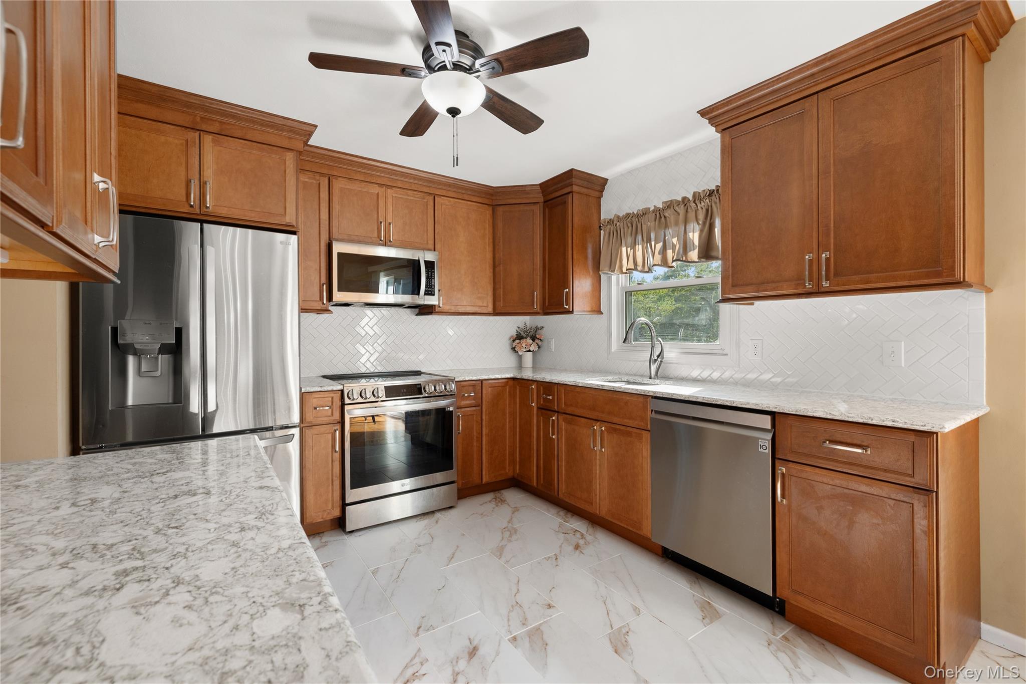697 East Drive — photo 4