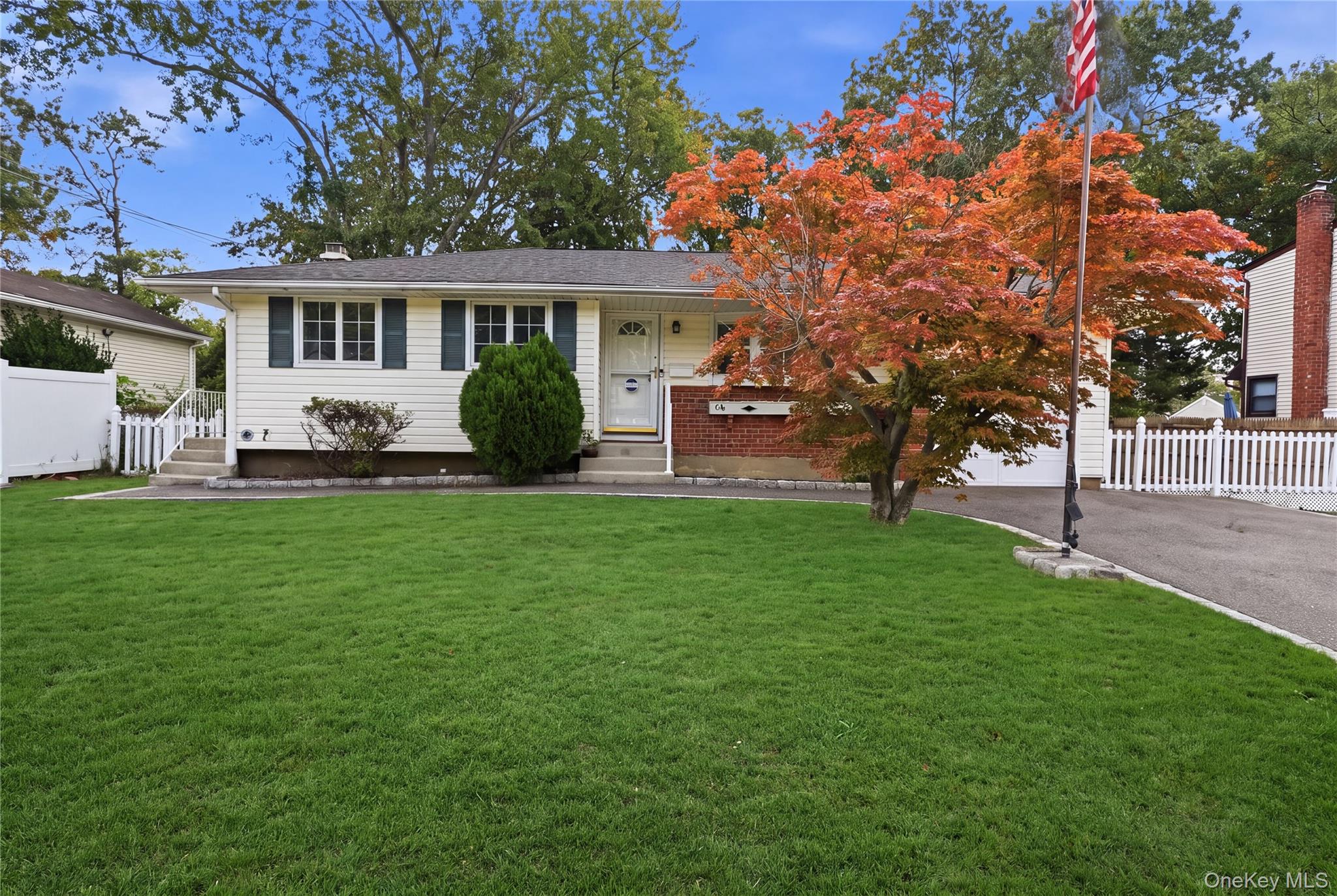 56 Prairie Drive, North Babylon