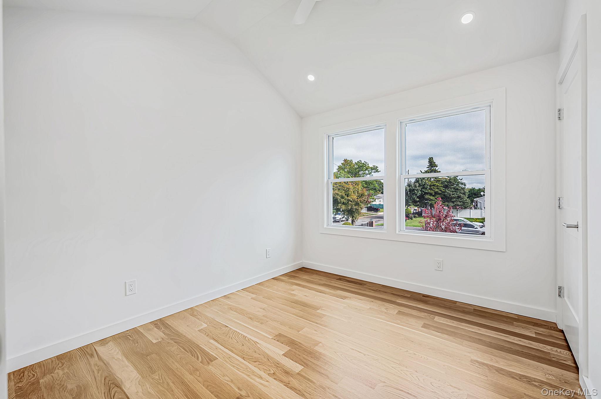 4 Lee Avenue — photo 22