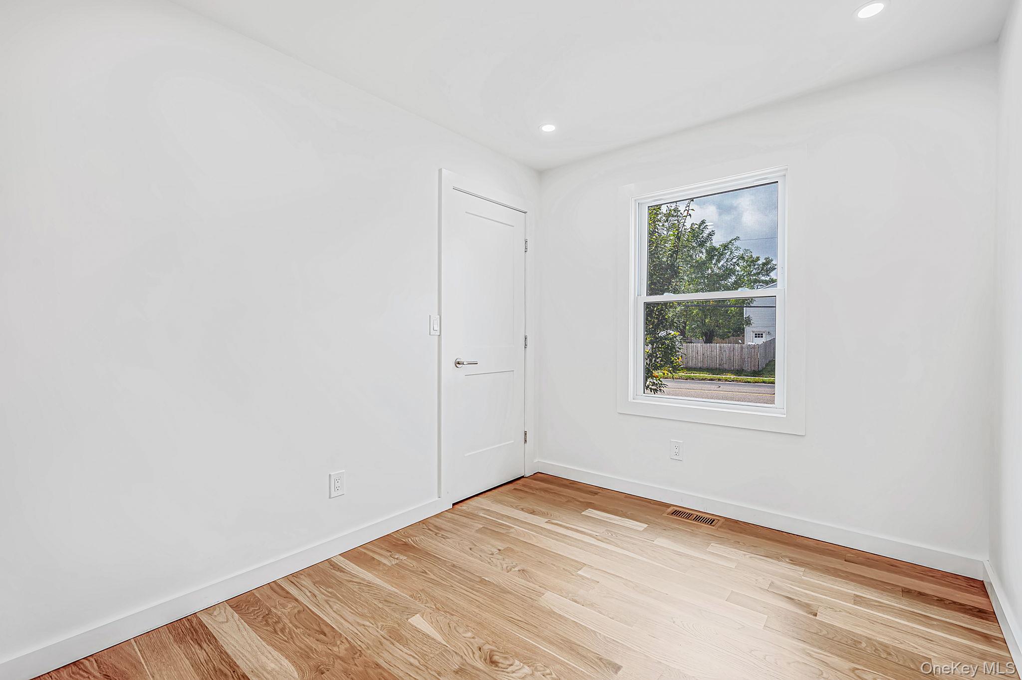 4 Lee Avenue — photo 30