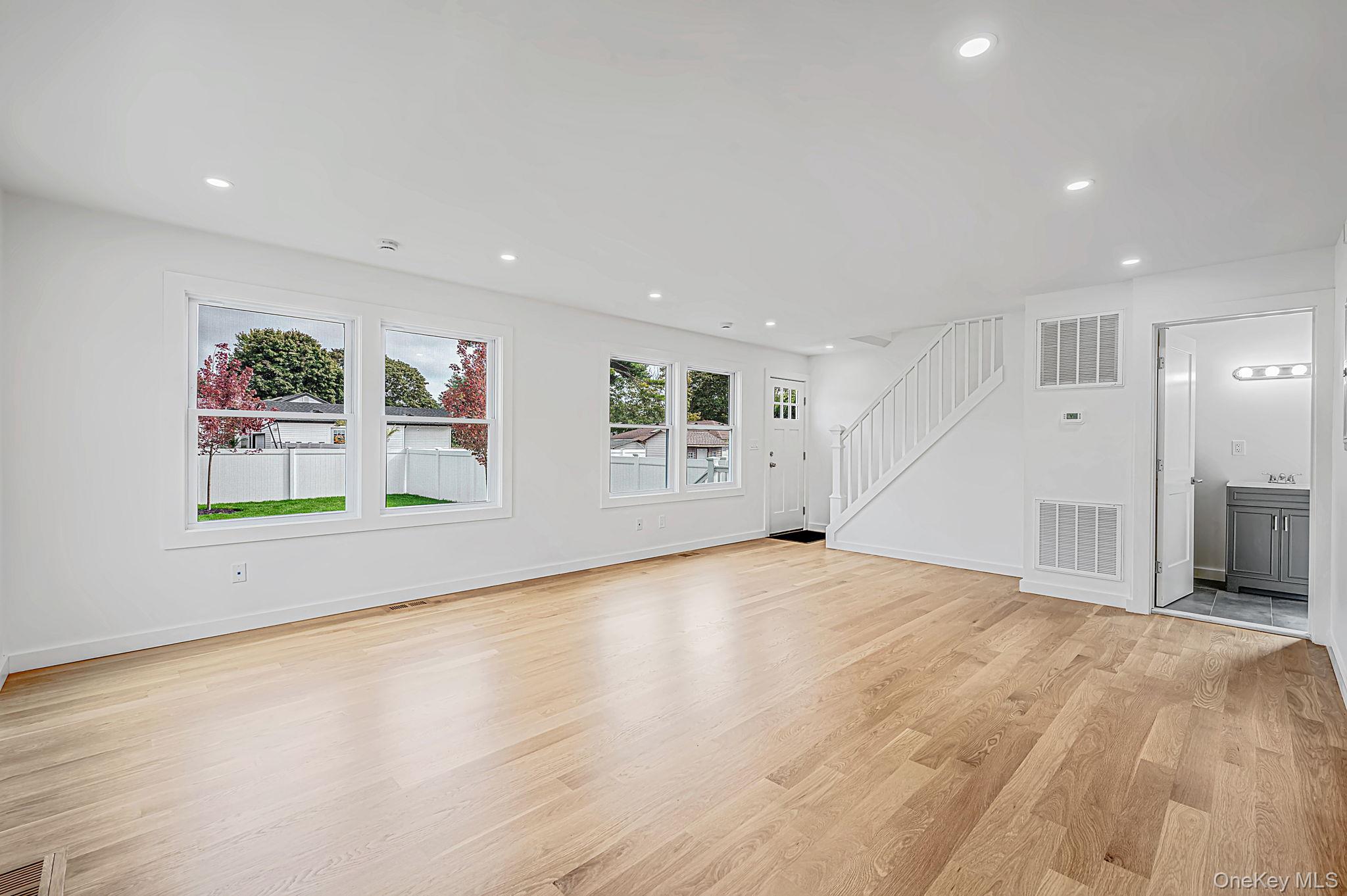 4 Lee Avenue — photo 8