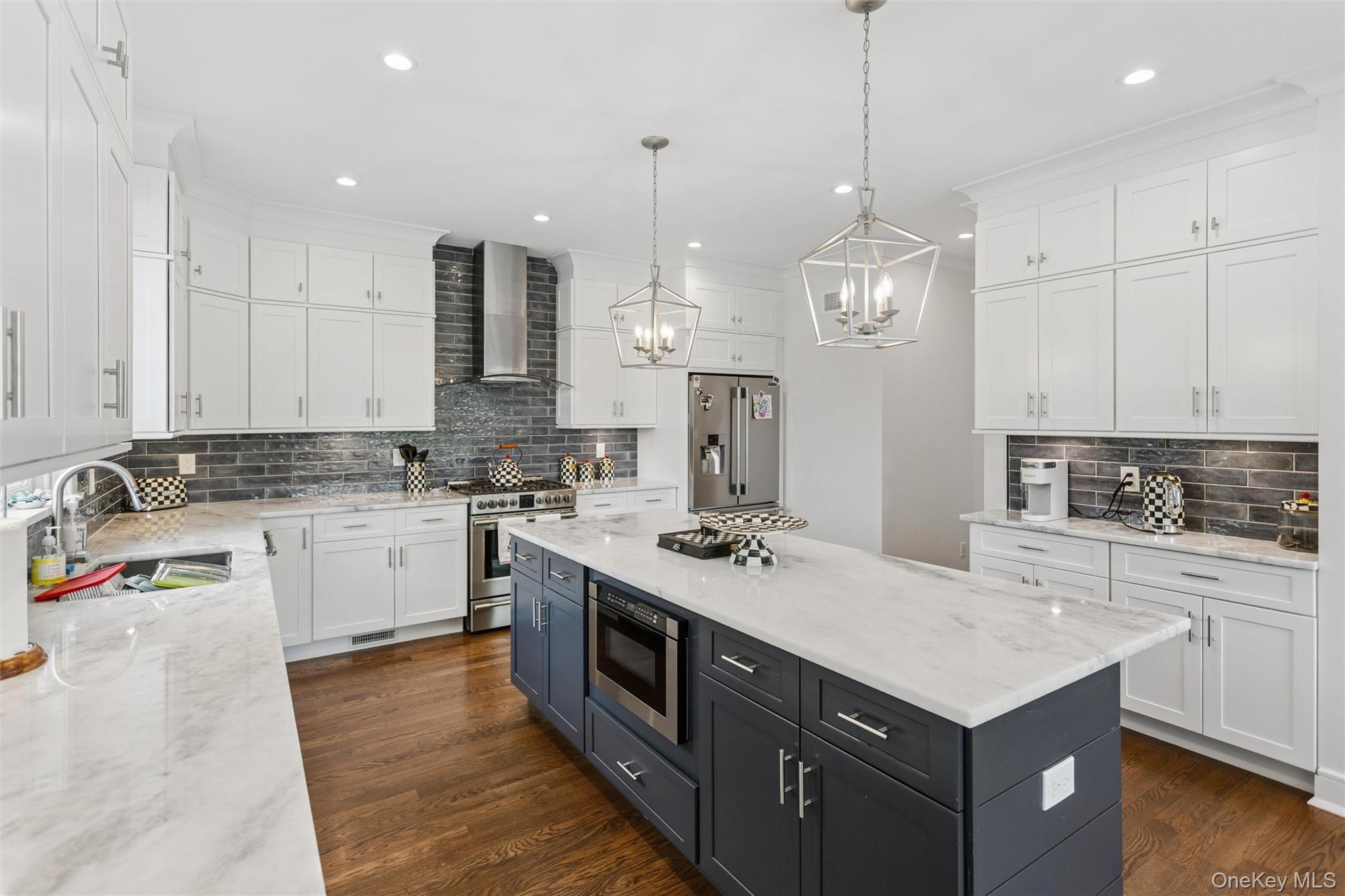 169 Mott Street — photo 12